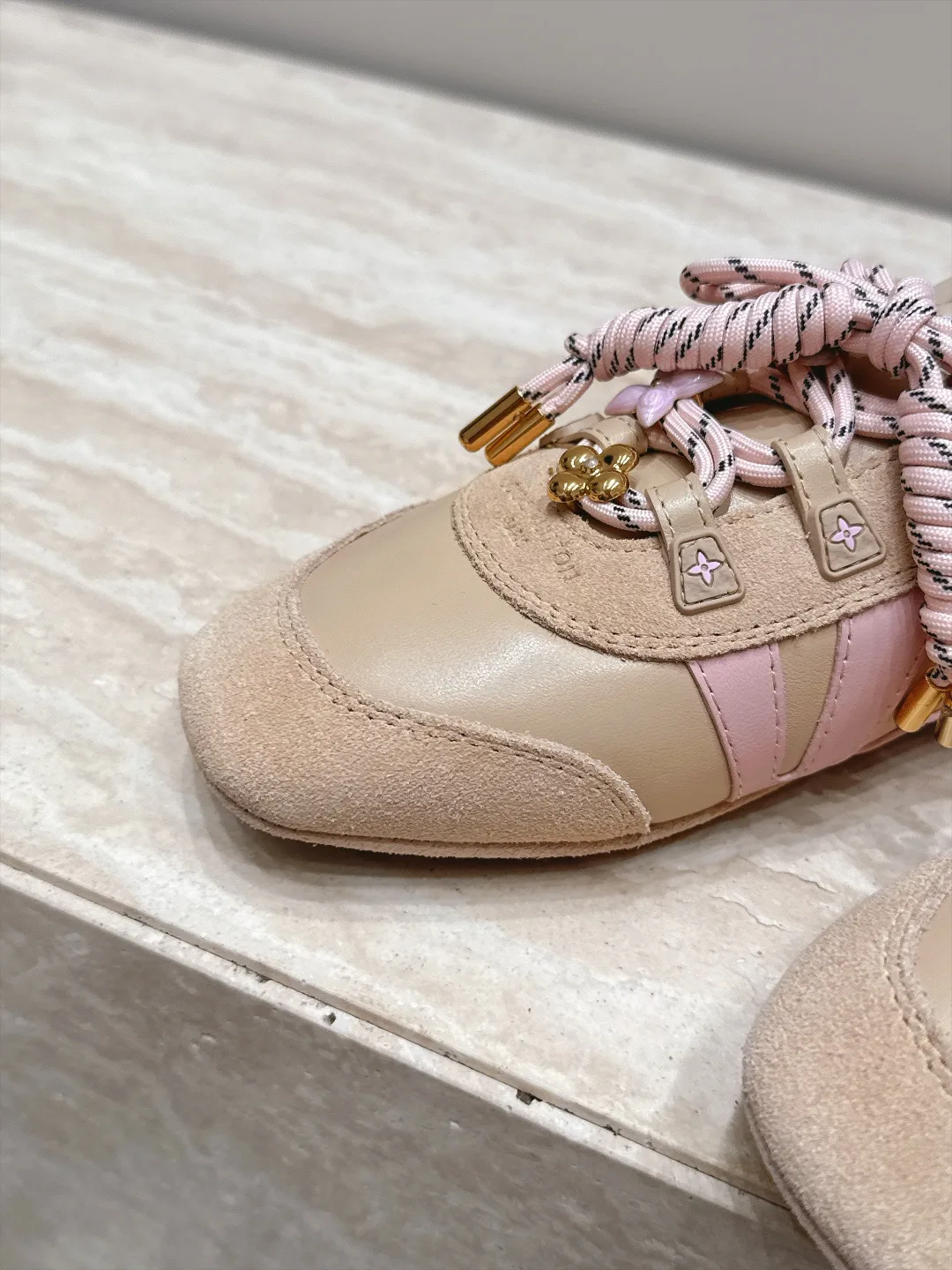 Кроссовки Женские Louis Vuitton 18091985