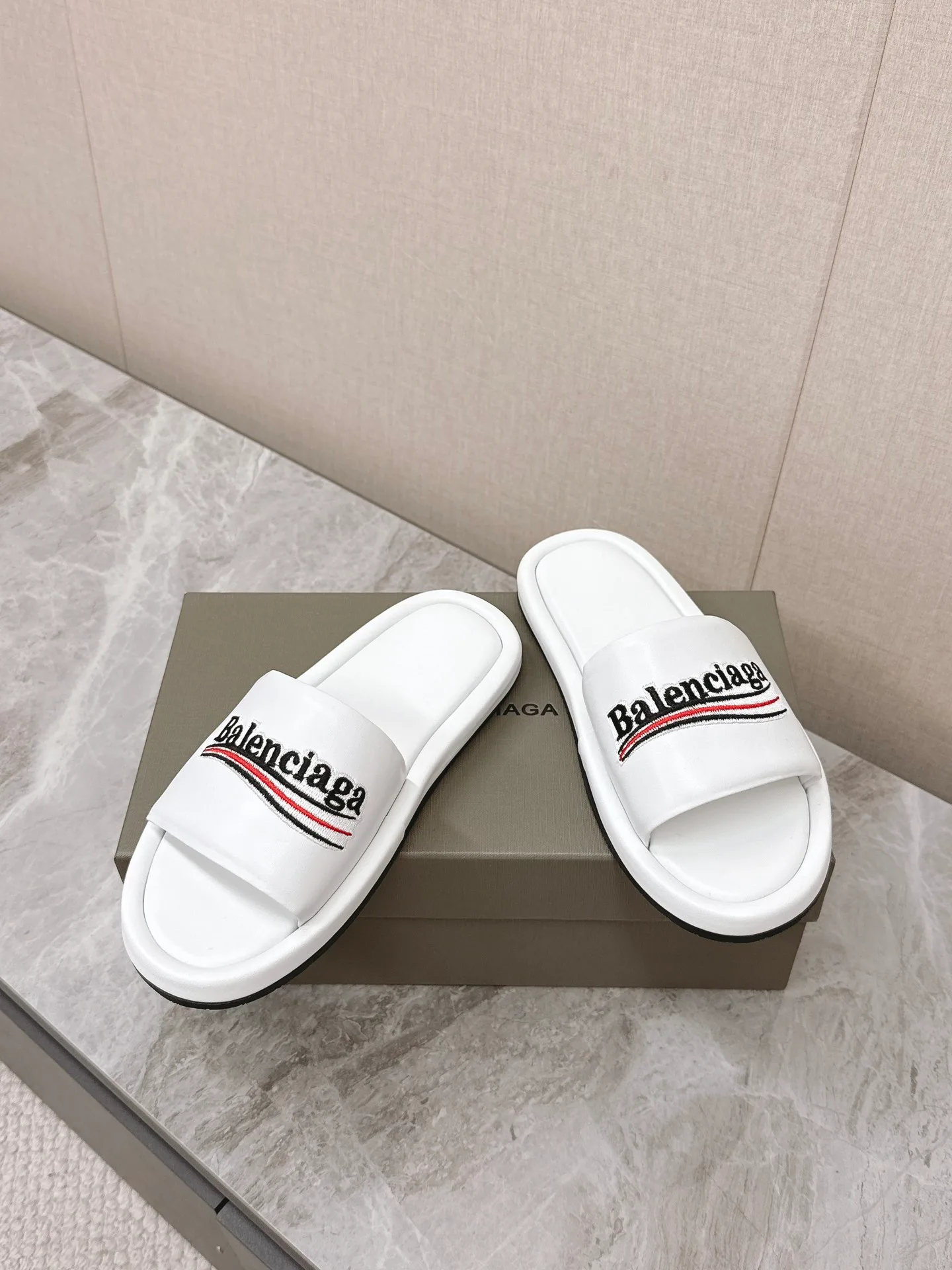 Шлепанцы Женские Balenciaga 22131