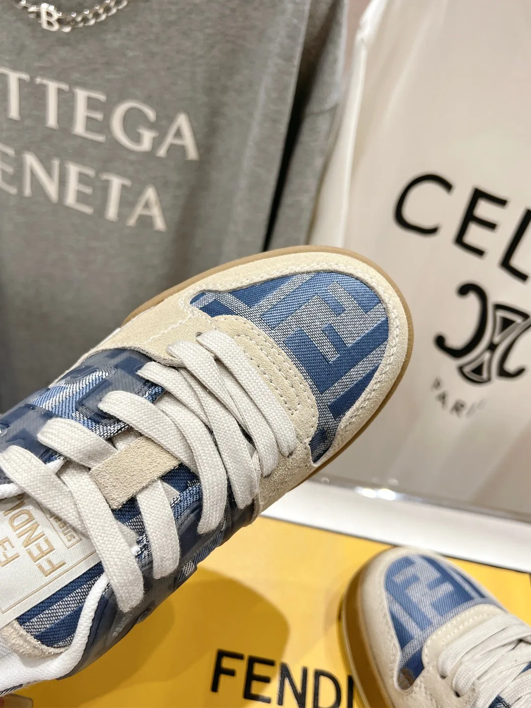Кроссовки Женские Fendi 17908445