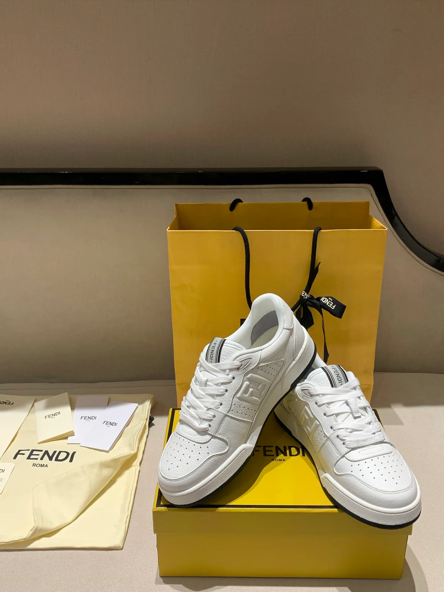 Кроссовки Женские Fendi 18228115