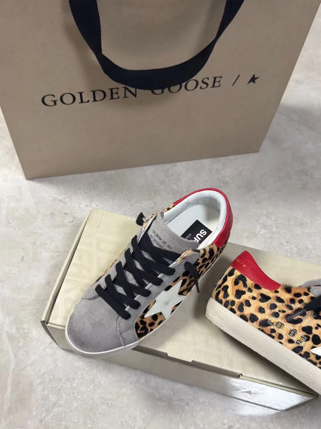 Кроссовки Женские Golden Goose 18265606