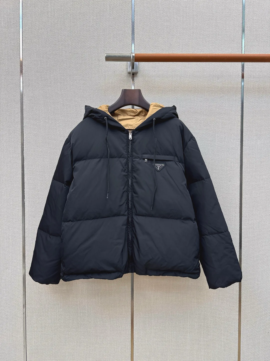 Куртки И Пуховики Женские Prada 18183489