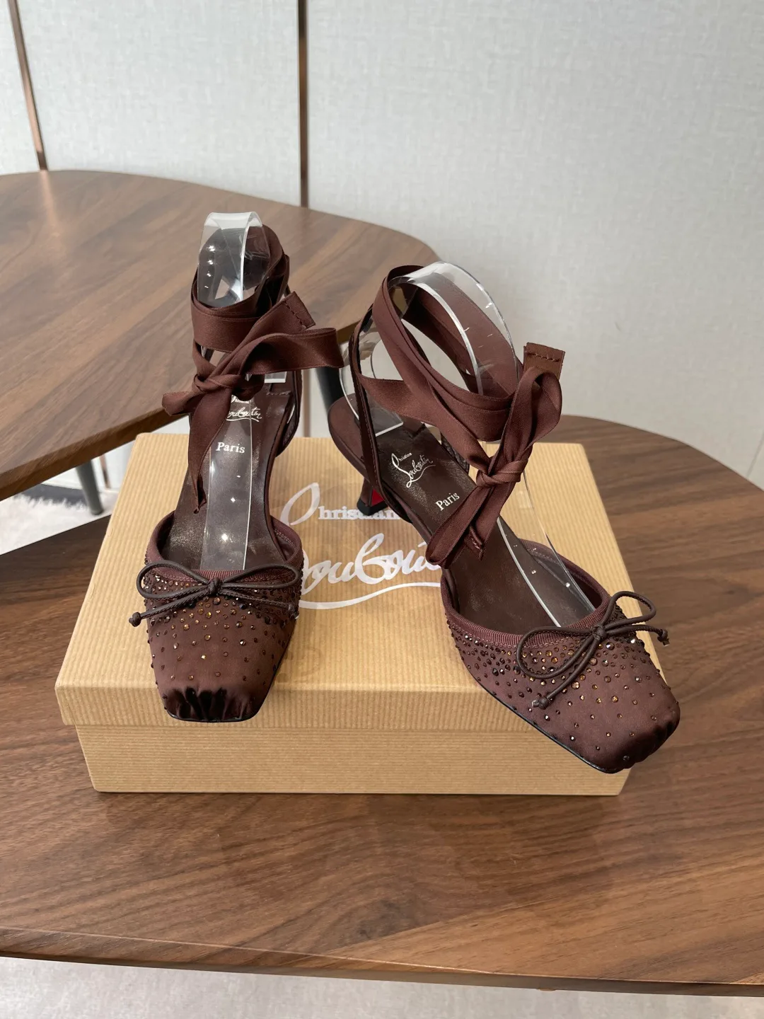 Босоножки Женские Christian Louboutin 11966289