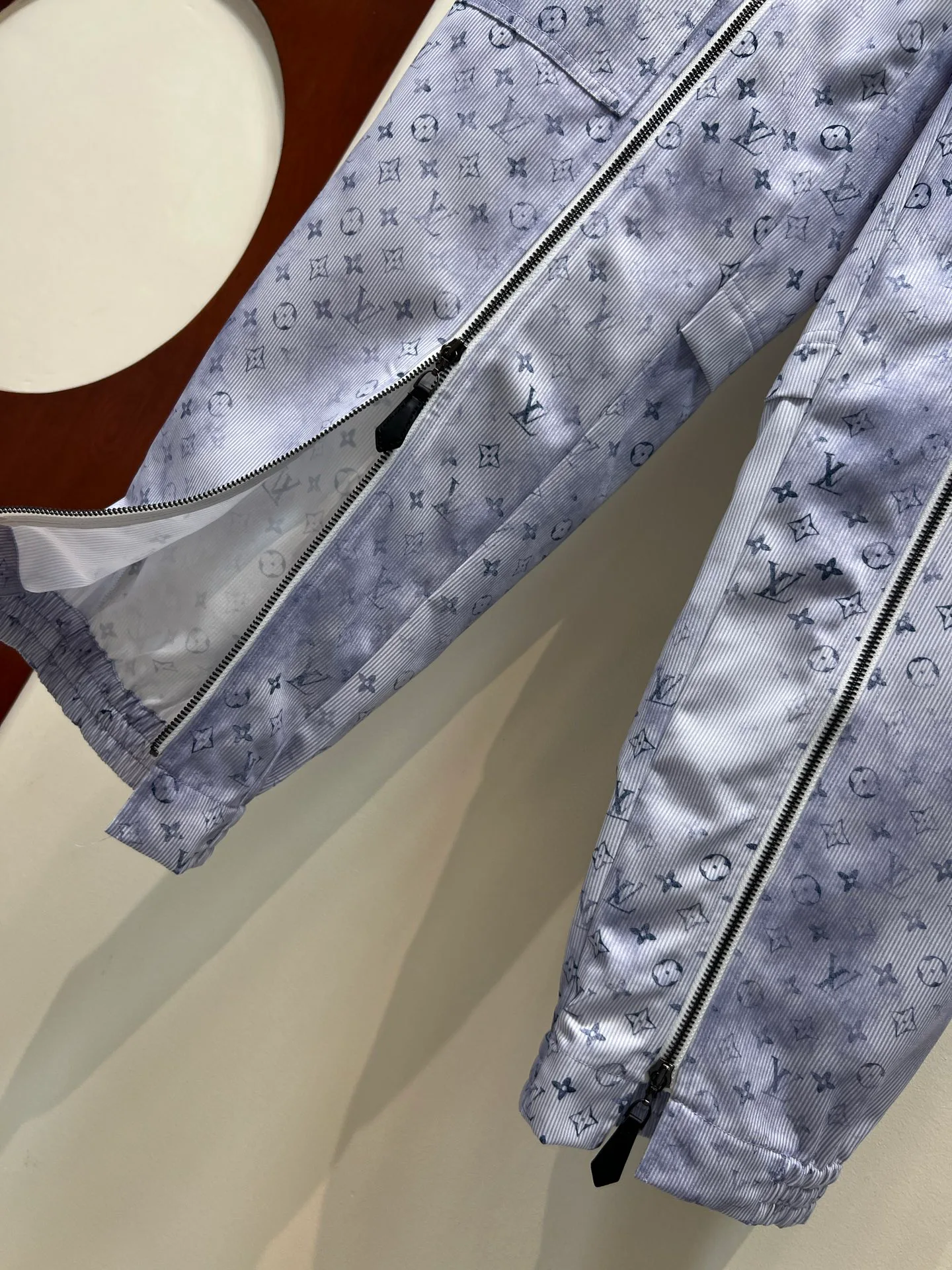 Брюки Женские Louis Vuitton 11638610