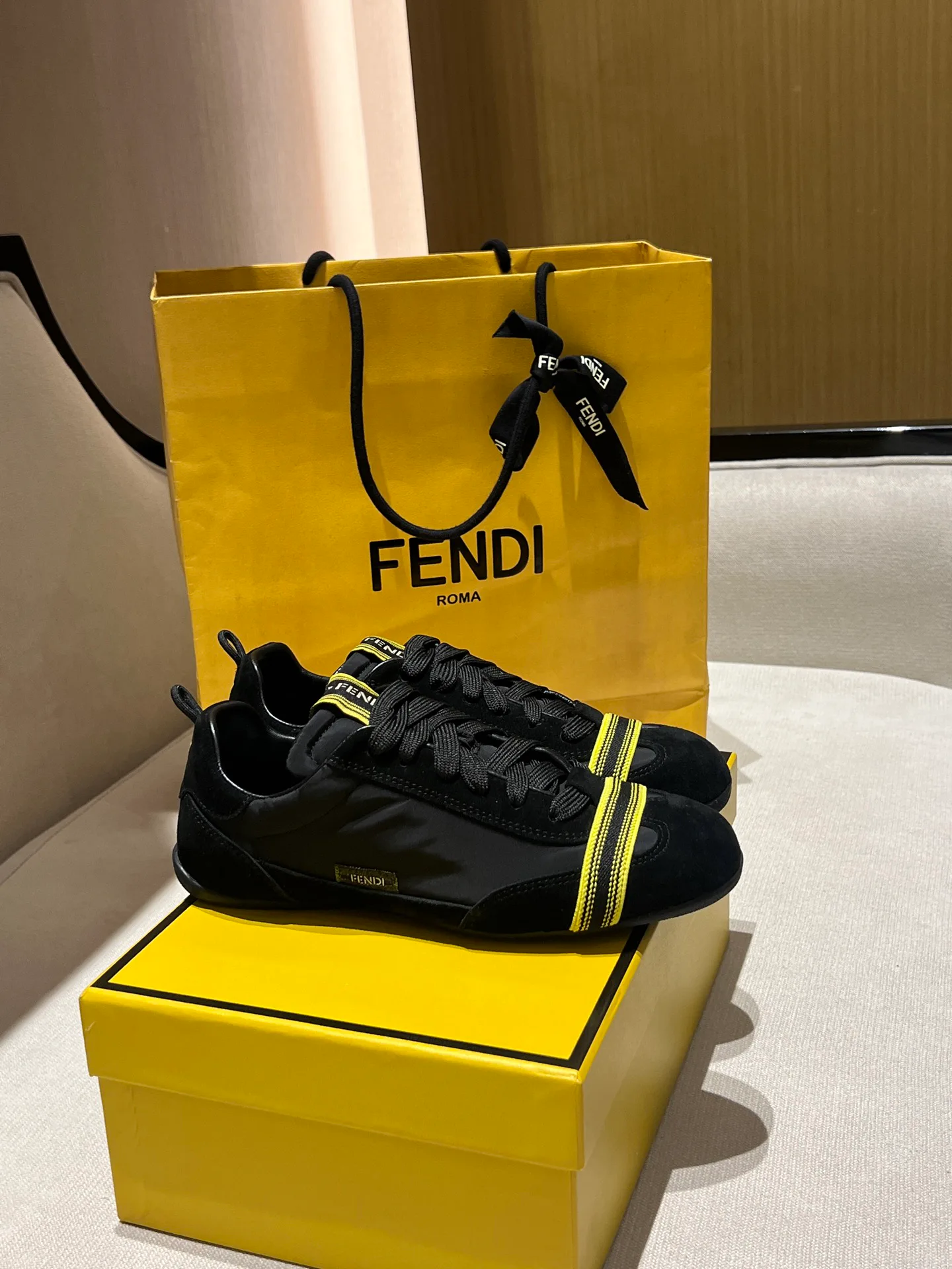 Кроссовки Женские Fendi 18278638