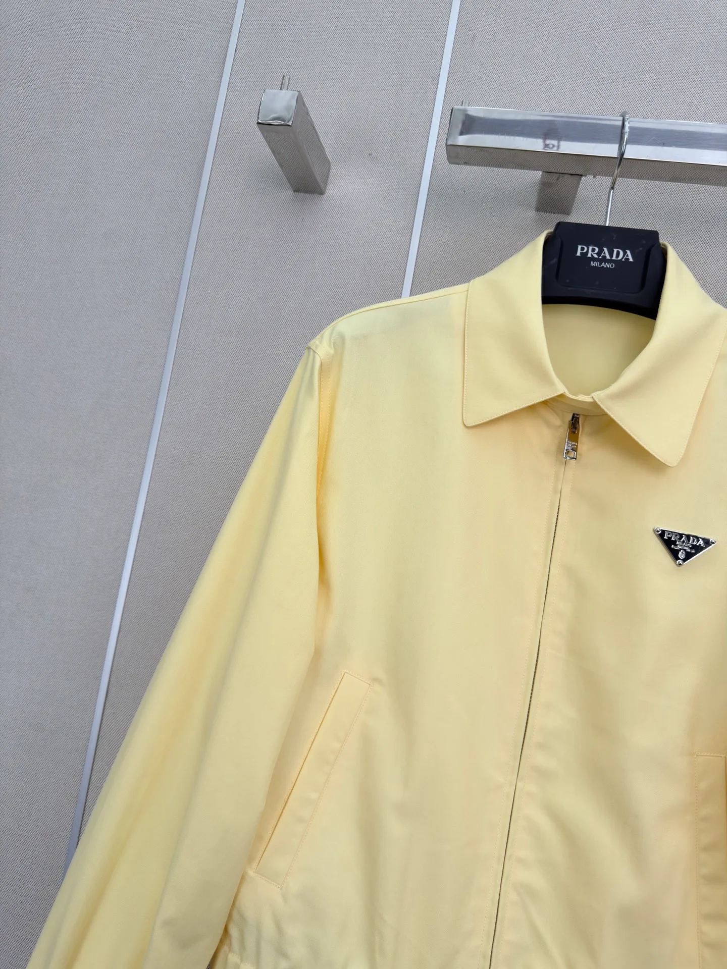 Куртки И Пуховики Женские Prada 18888263