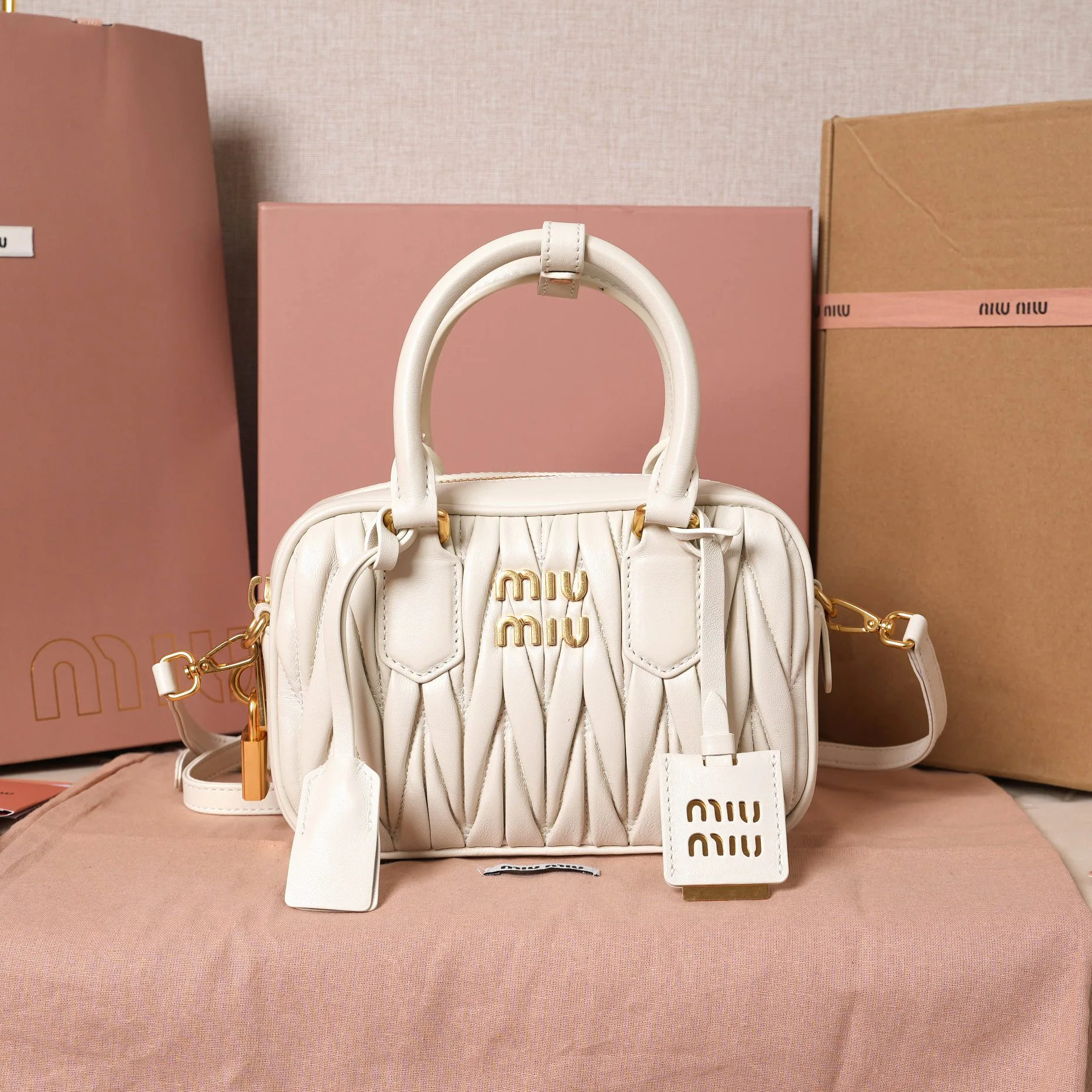 Классические Сумки Женские Miu Miu 11402746