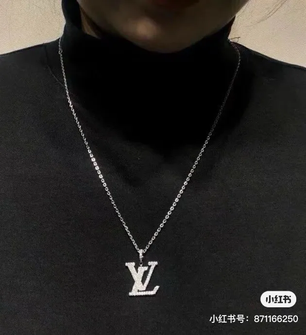 Бижутерия Louis Vuitton 17477424