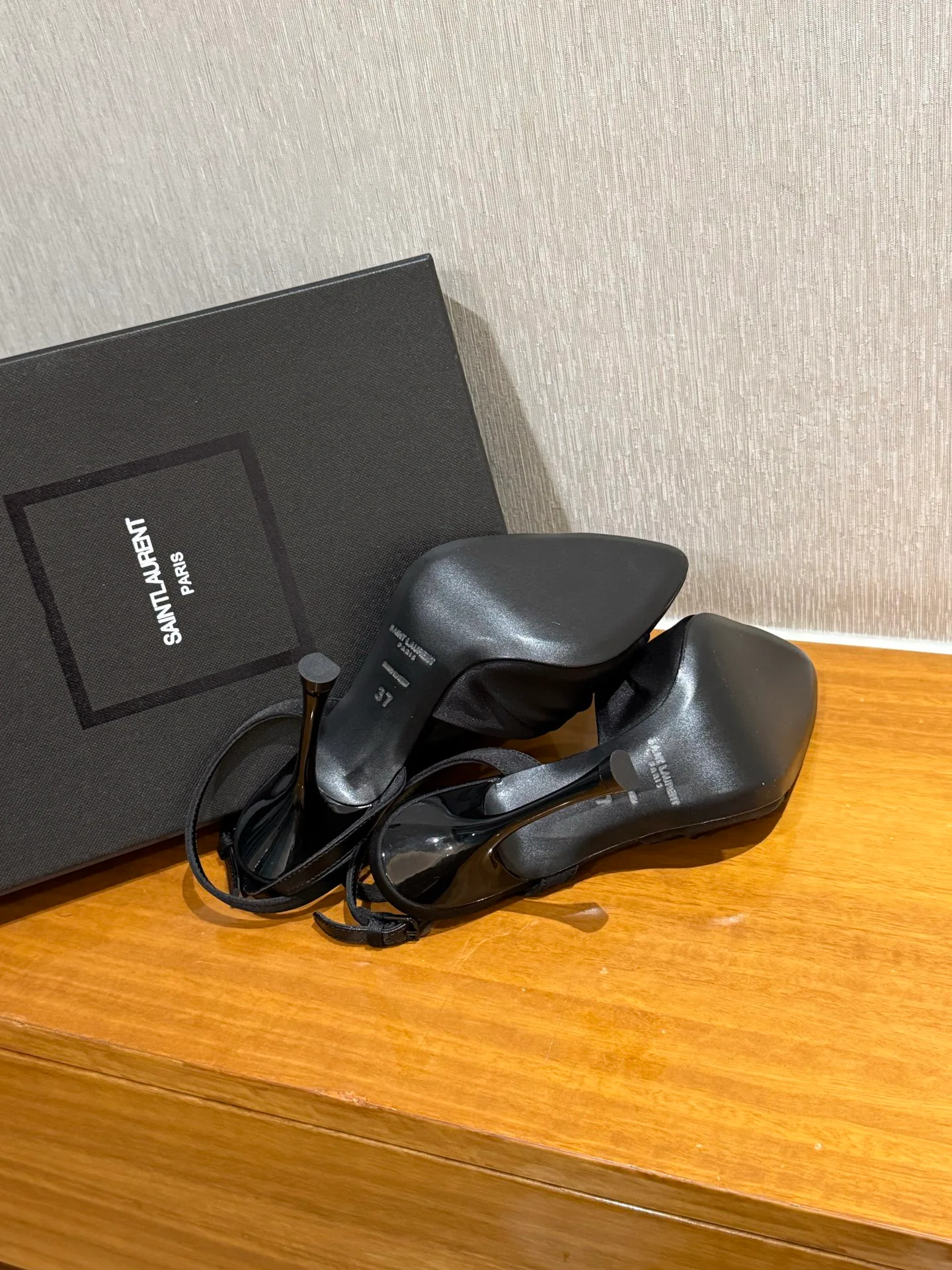 Босоножки Женские Saint Laurent 22193