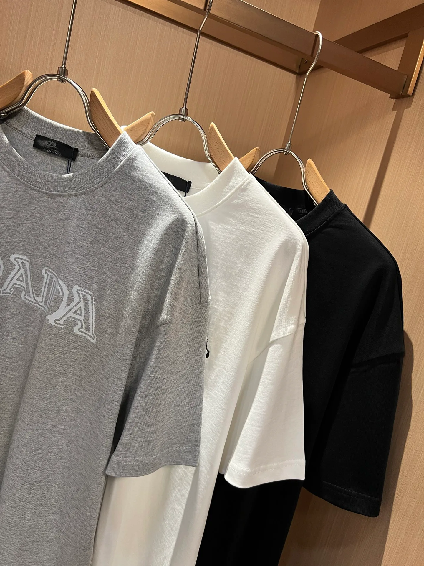 Футболки Женские Prada 11952797