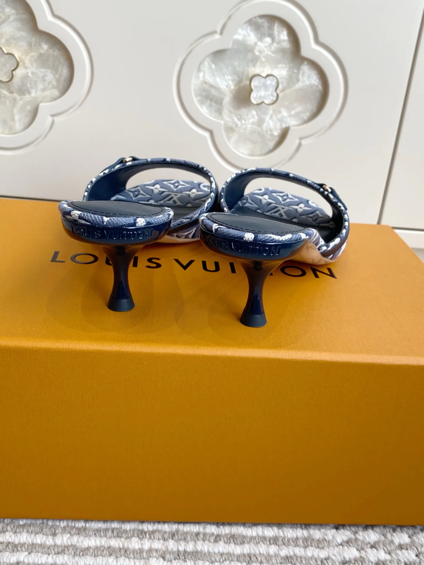 Босоножки Женские Louis Vuitton 17572132