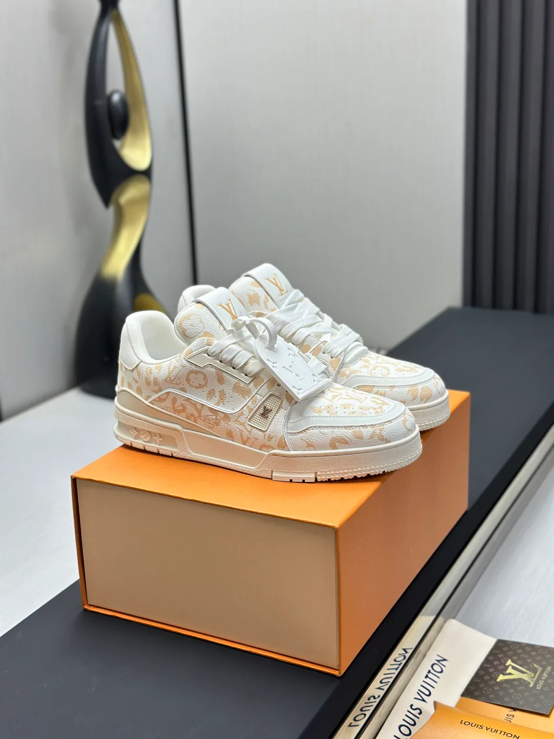 Кроссовки Женские Louis Vuitton 10646365