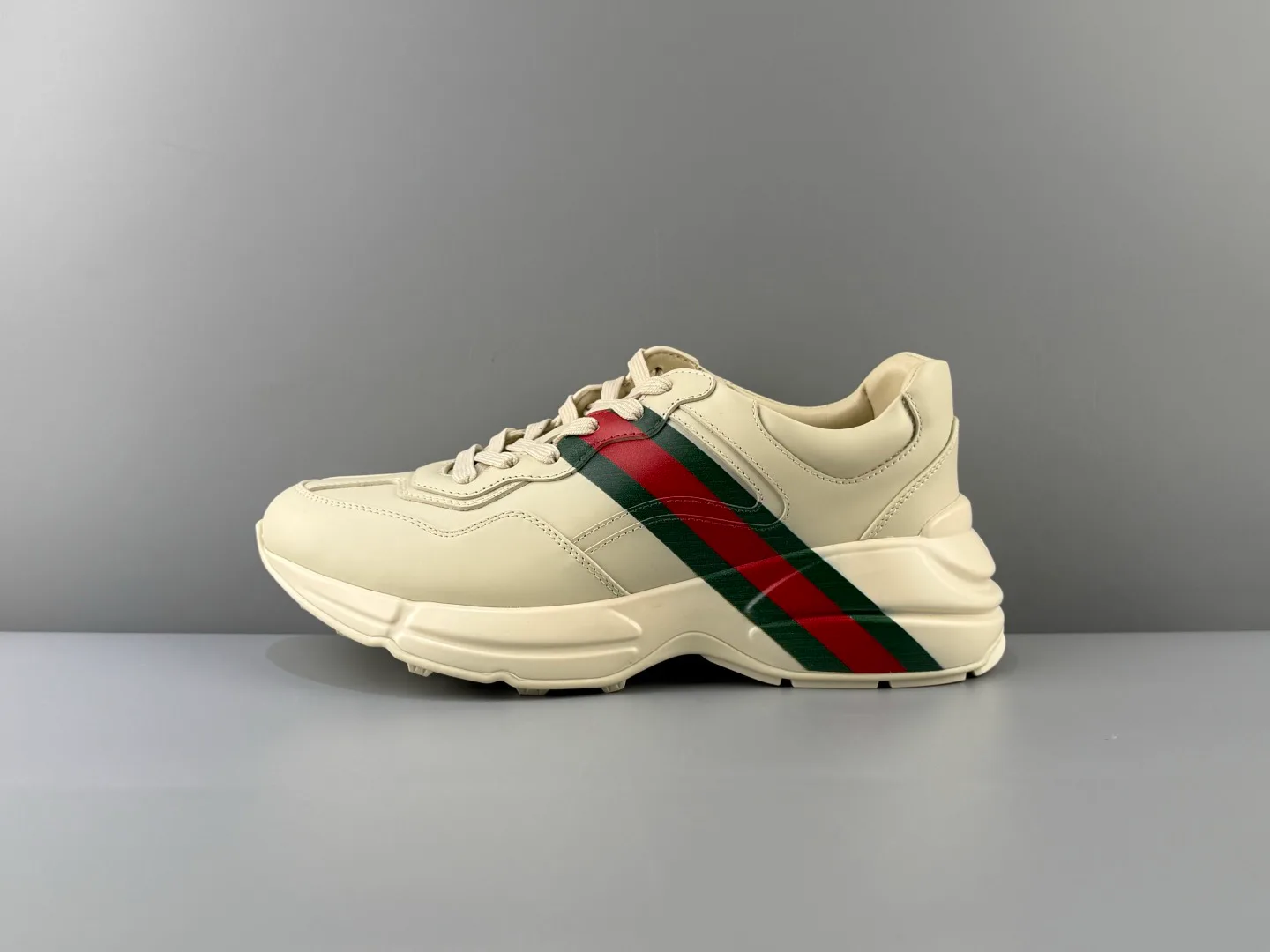 Кроссовки Женские Gucci 18583676