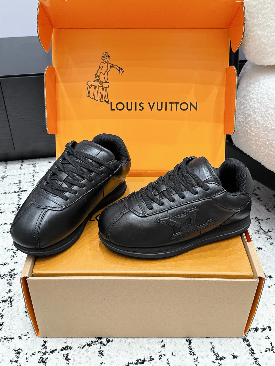 Кроссовки Женские Louis Vuitton 18406483