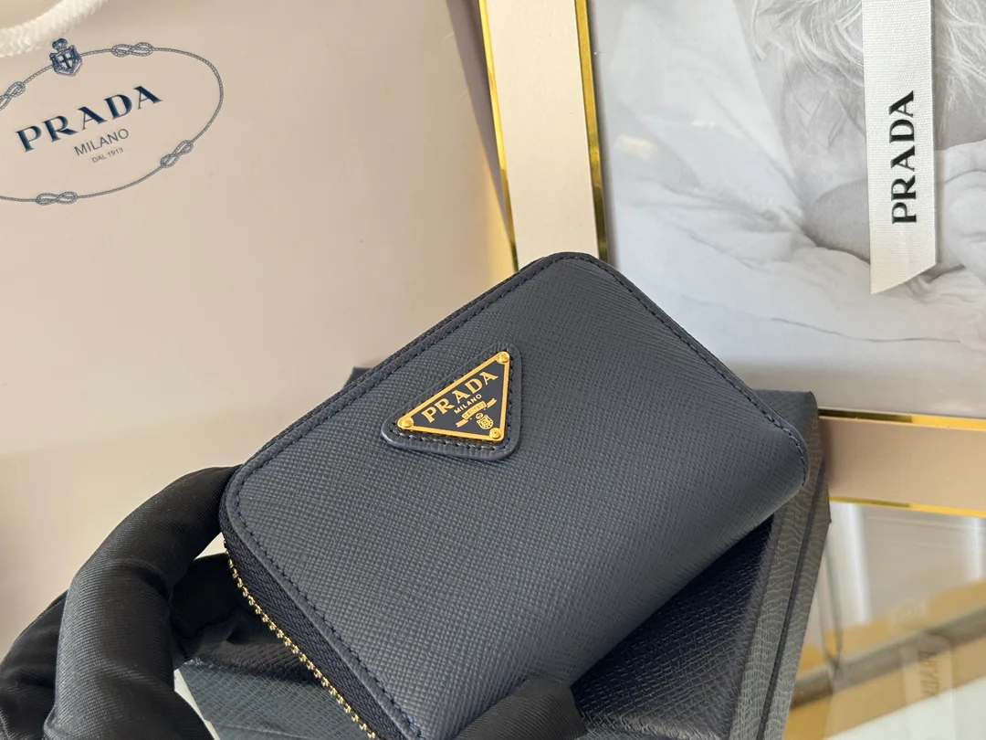 Клатчи Женские Prada 17999925