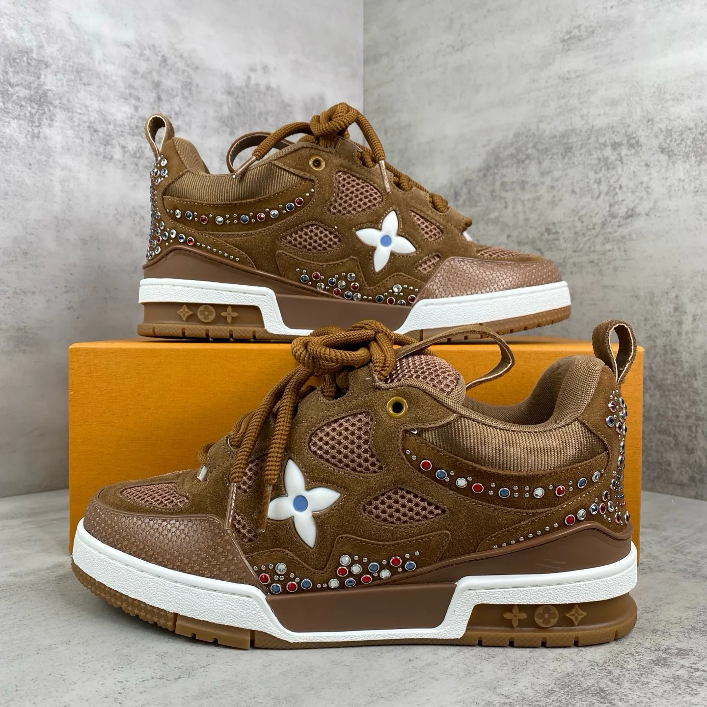 Кроссовки Женские Louis Vuitton 18747235