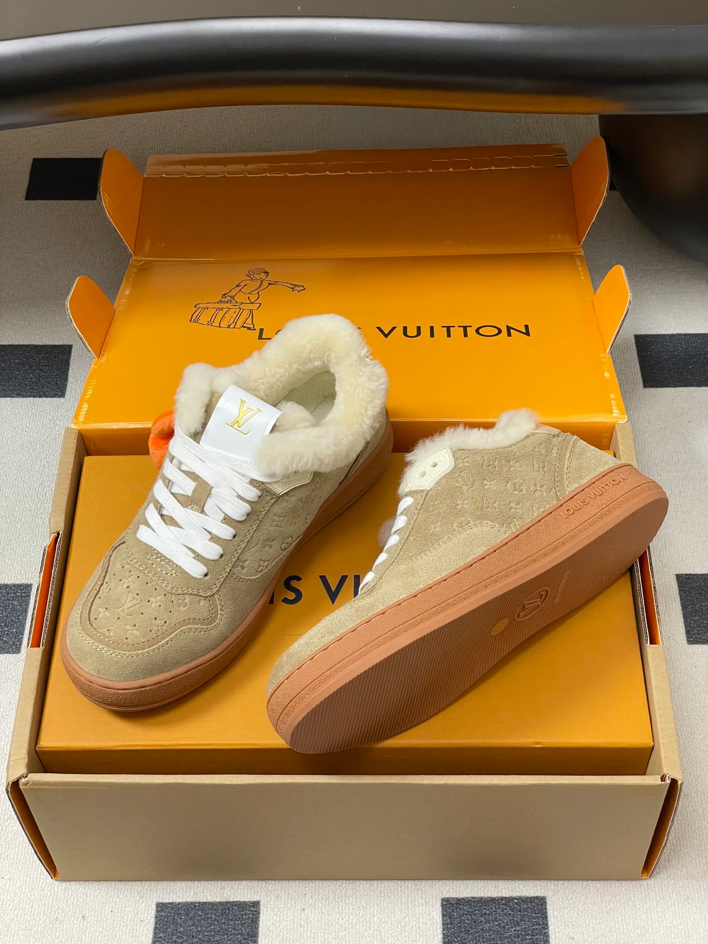 Кроссовки Женские Louis Vuitton 1706469