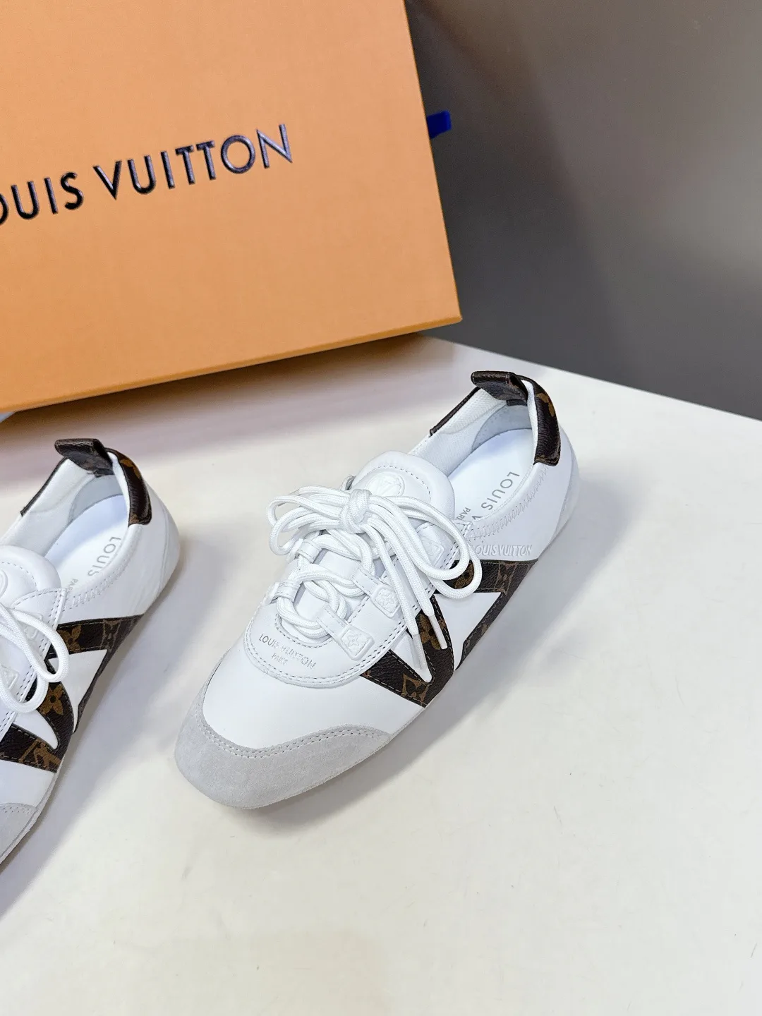 Кроссовки Женские Louis Vuitton 1480771
