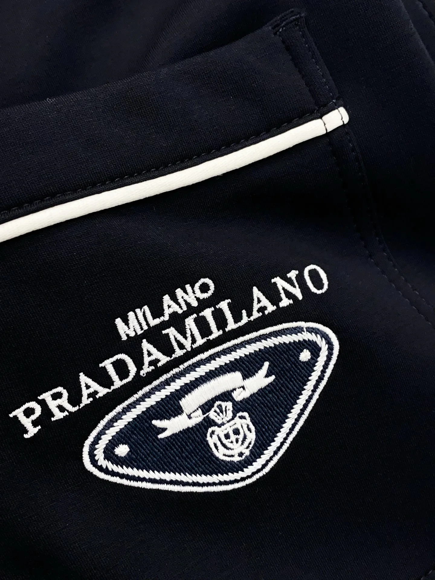 Брюки Мужские Prada 13441585