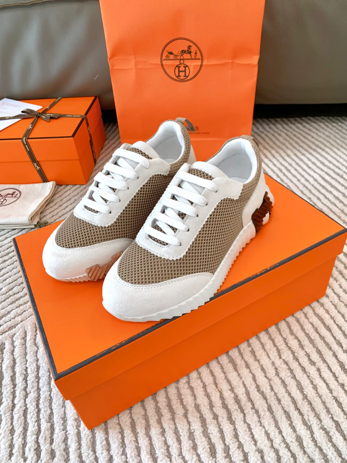 Кроссовки Женские Hermes 18485823