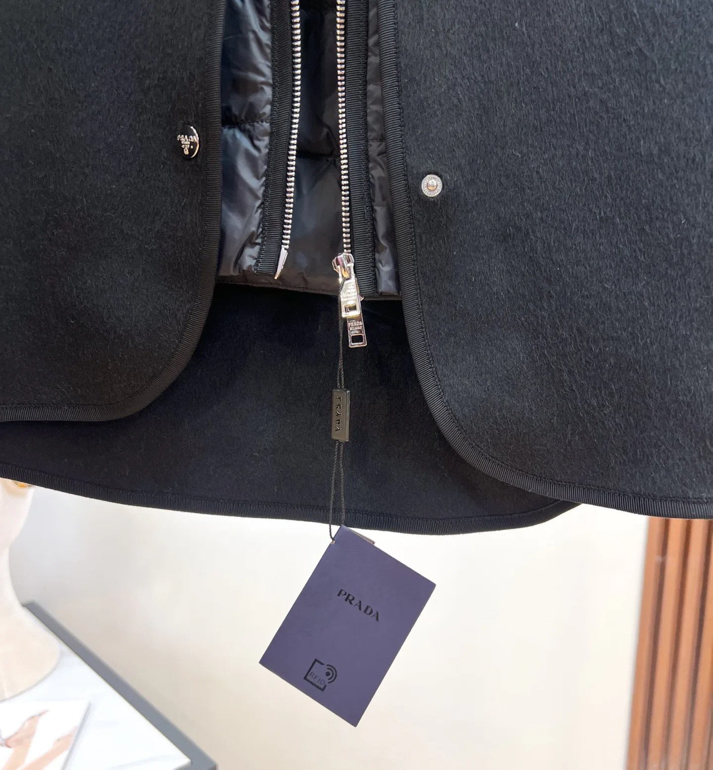 Куртки И Пуховики Женские Prada 18228726