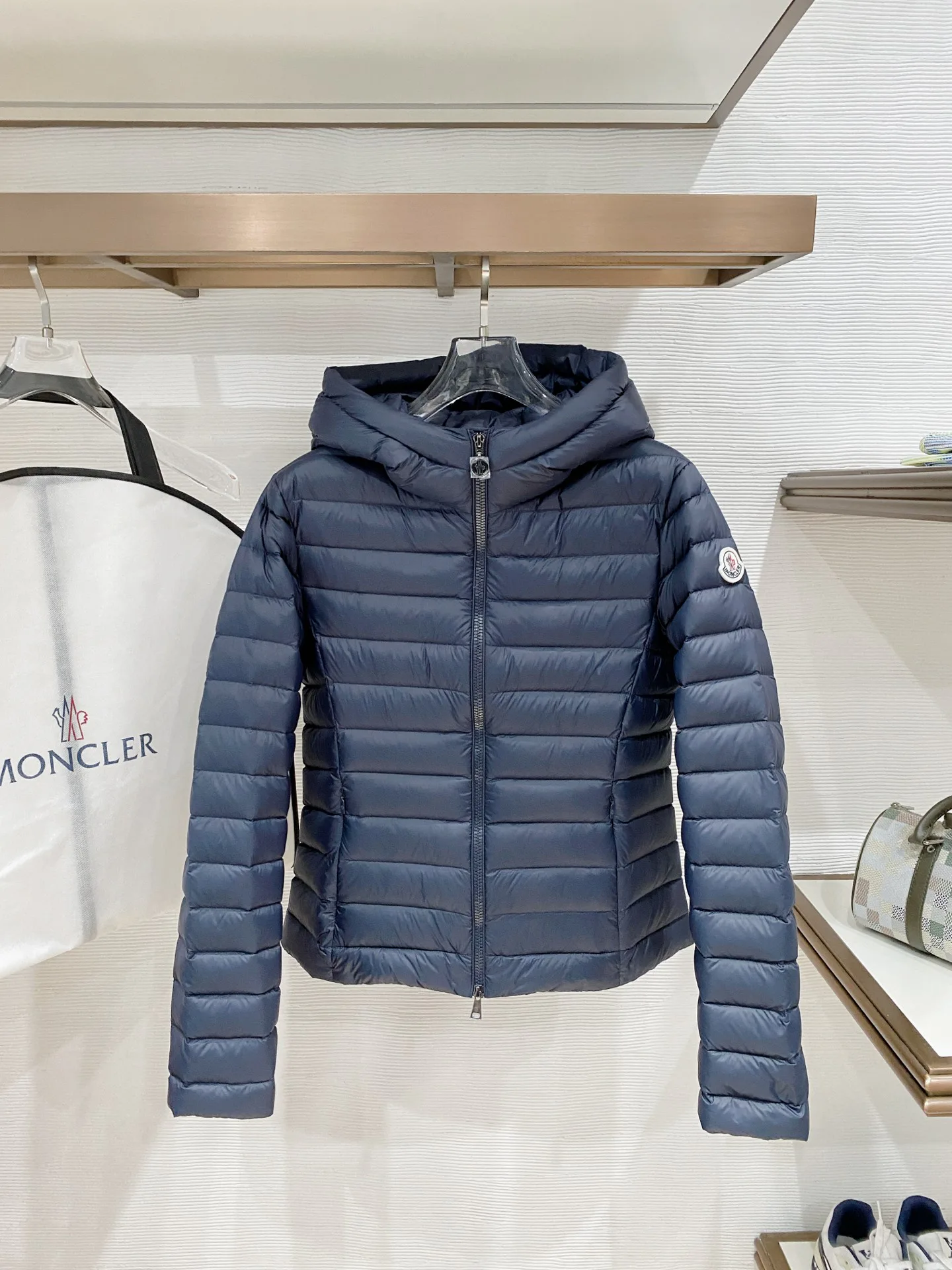 Куртки И Пуховики Женские Moncler 17632182