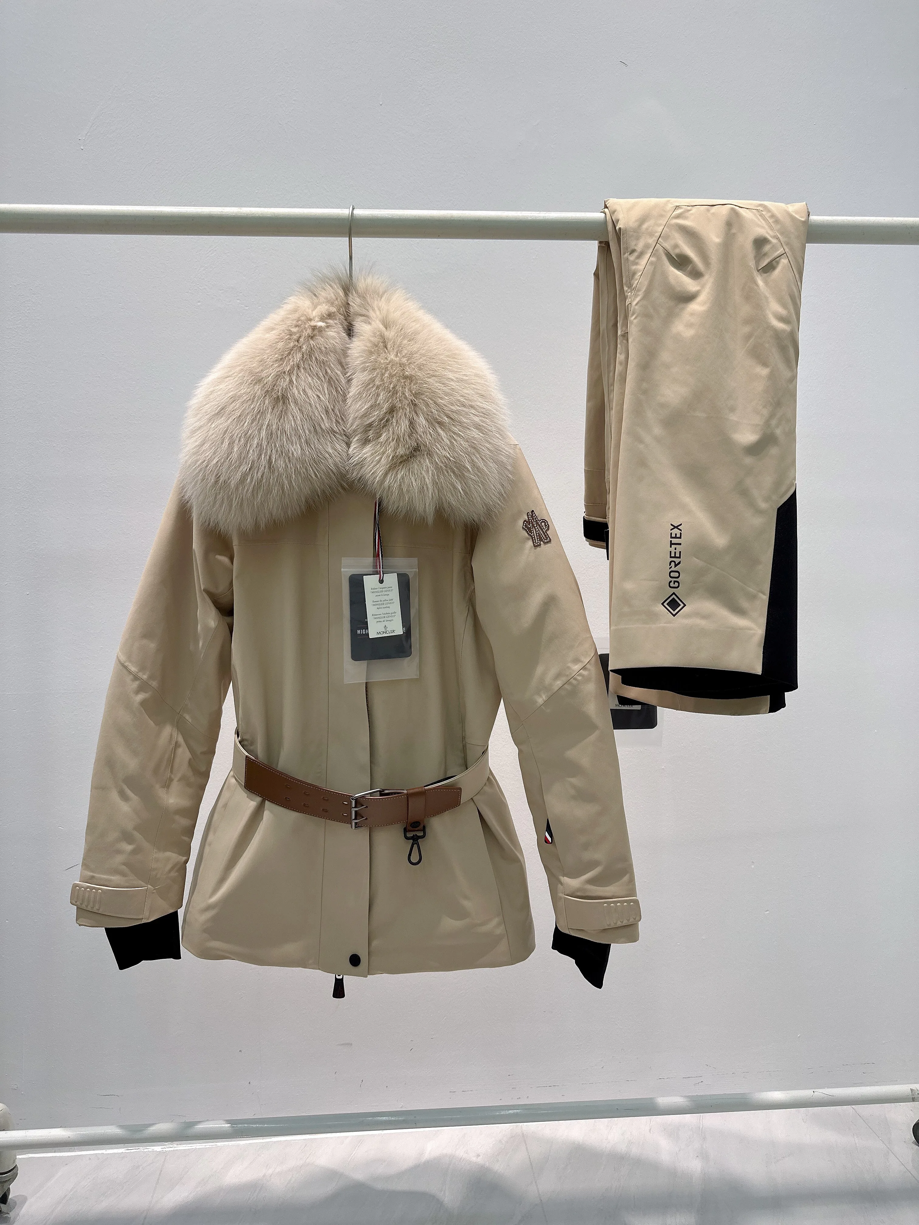 Куртки И Пуховики Женские Moncler 18710240