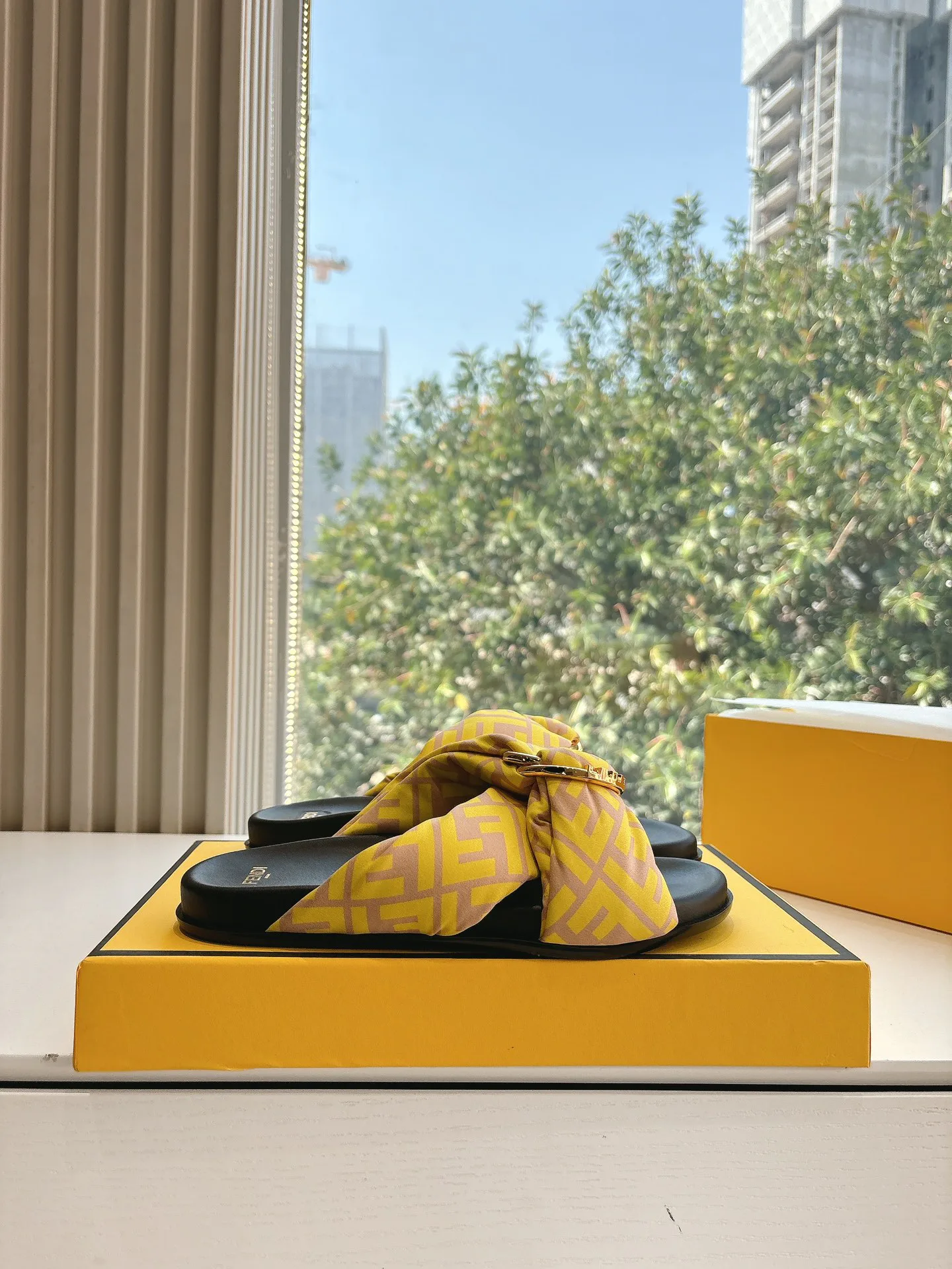 Шлепанцы Женские Fendi 26011