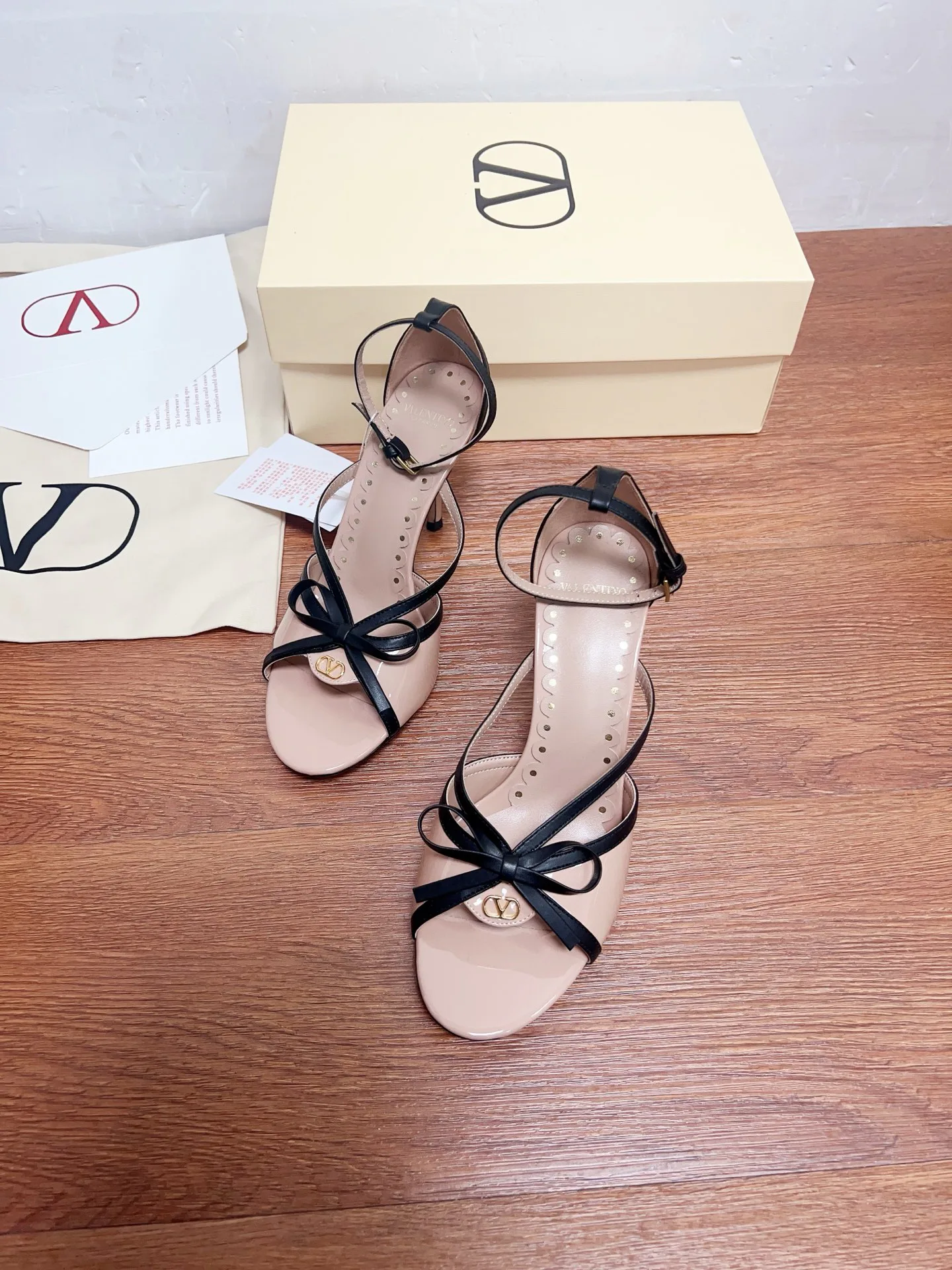 Босоножки Женские Valentino 11362037