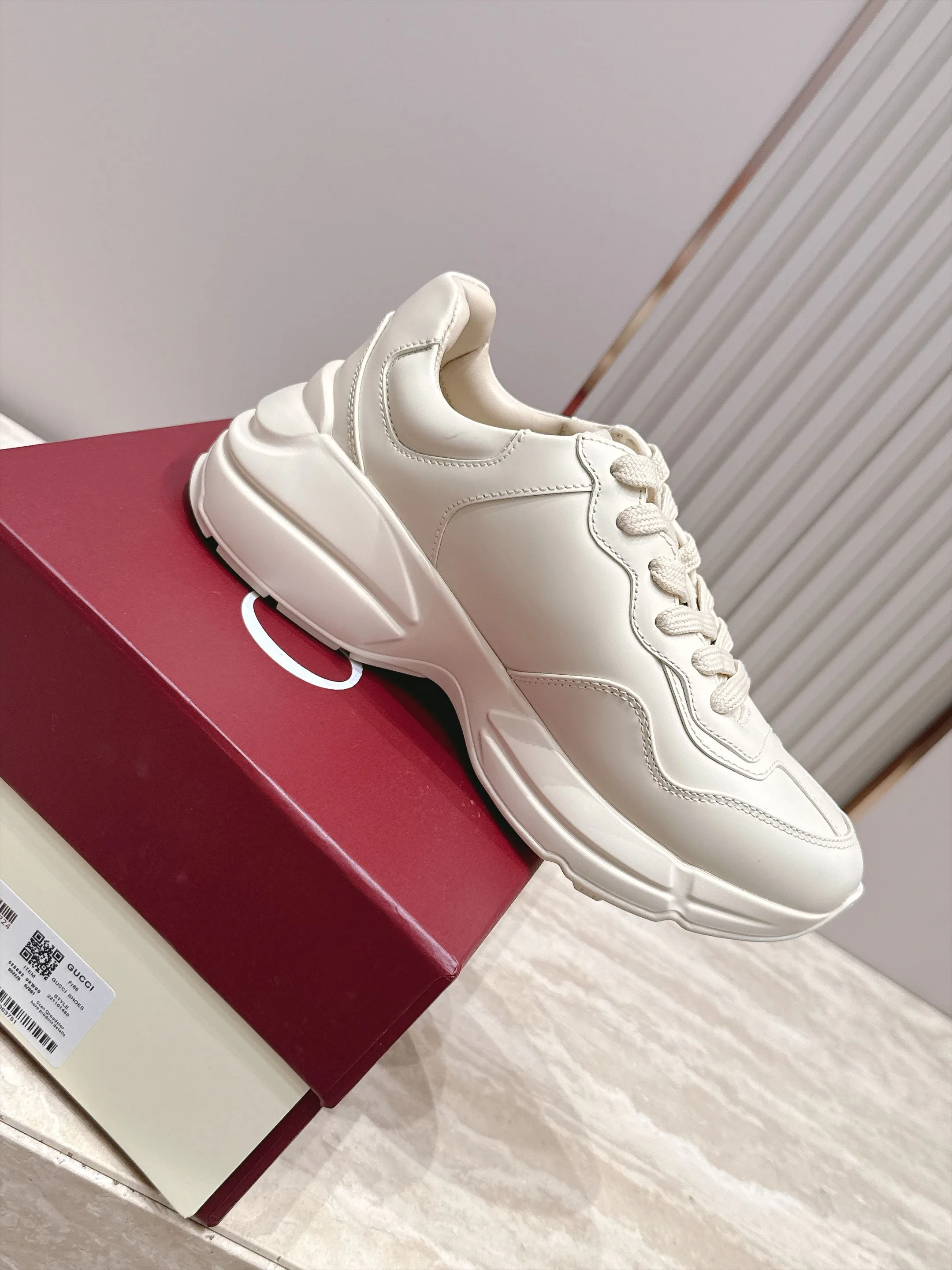 Кроссовки Женские Gucci 18025257