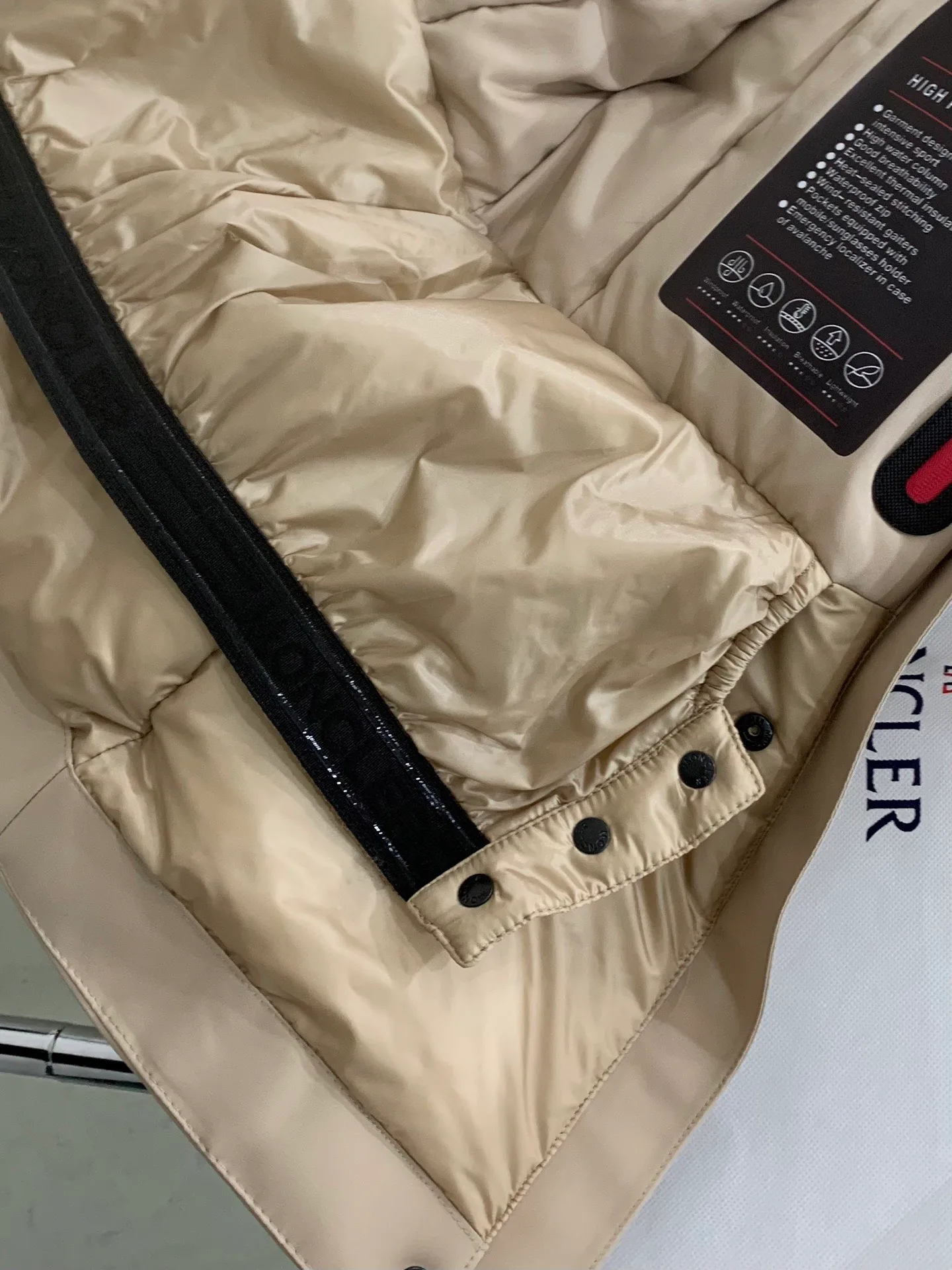 Куртки И Пуховики Женские Moncler 870381