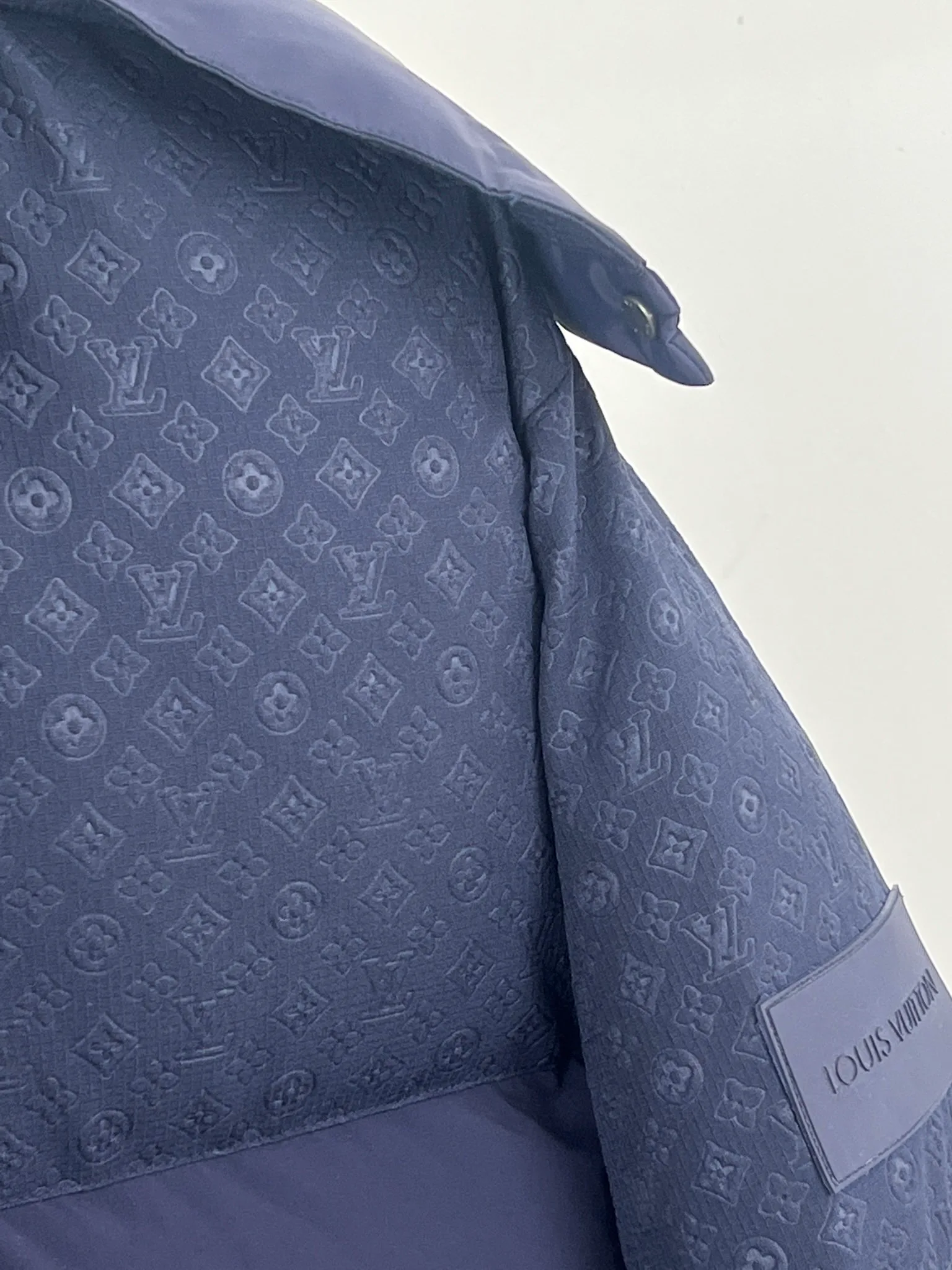 Куртки И Пуховики Женские Louis Vuitton 12842480