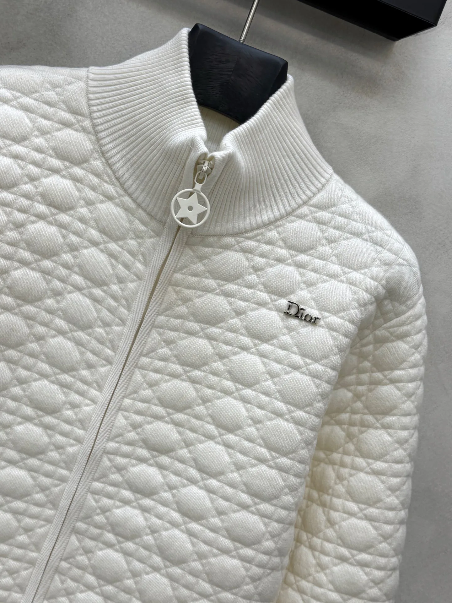 Куртки И Пуховики Женские Christian Dior 18883369