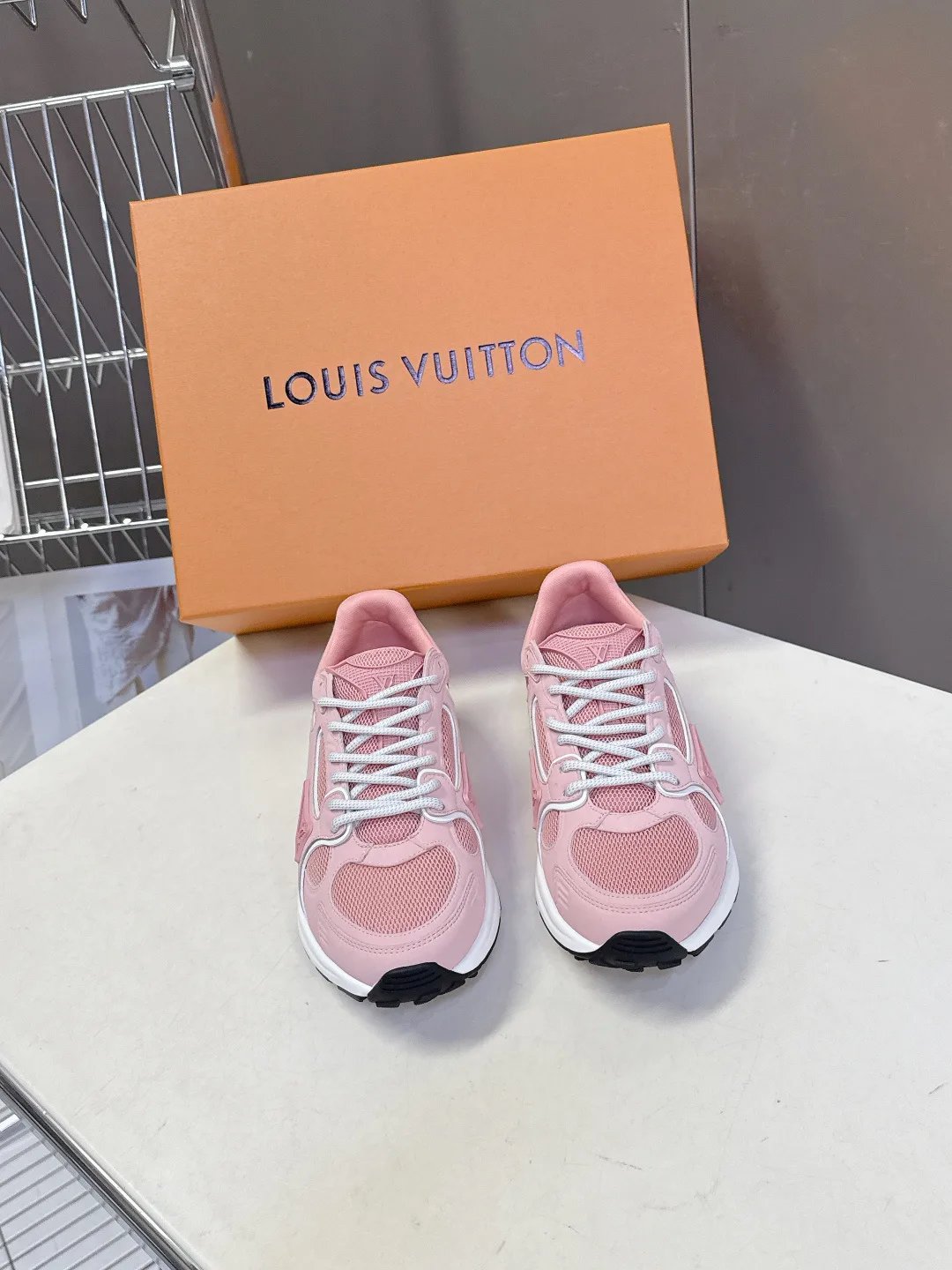 Кроссовки Женские Louis Vuitton 11152706