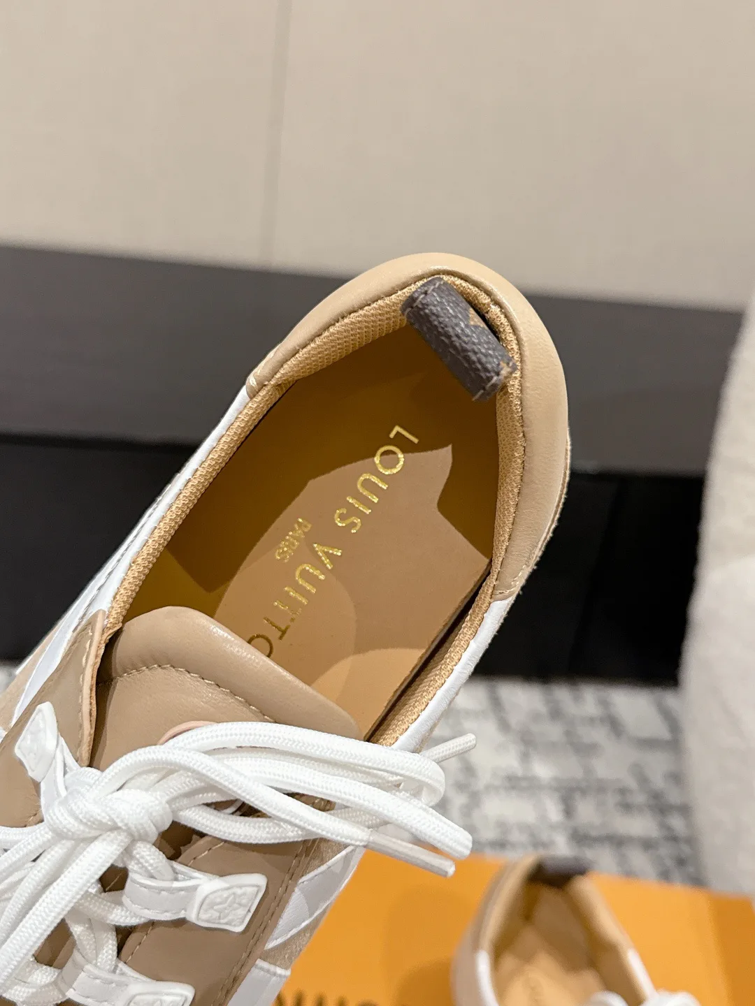 Кроссовки Женские Louis Vuitton 18409746