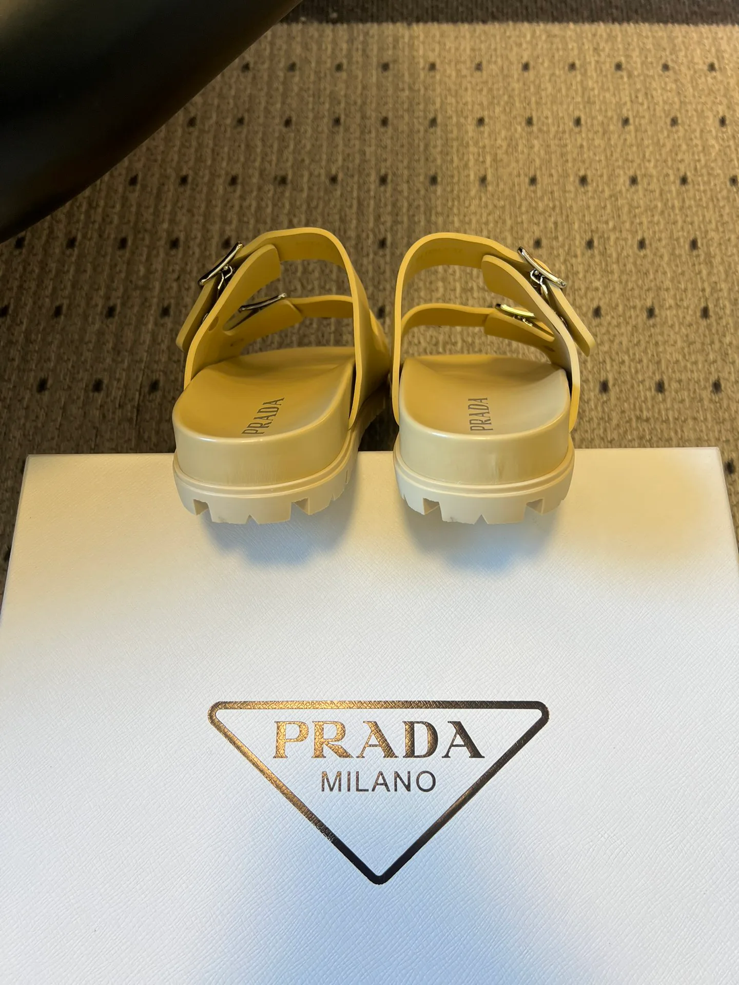 Шлепанцы Женские Prada 10496666