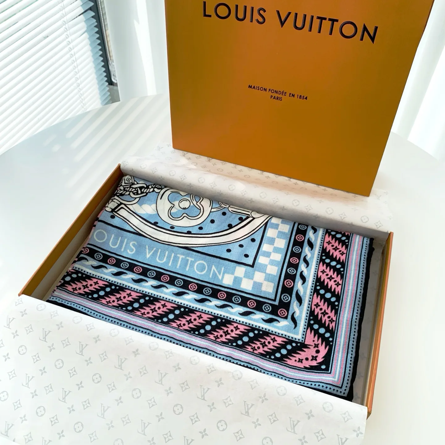 Шарфы Louis Vuitton 110417