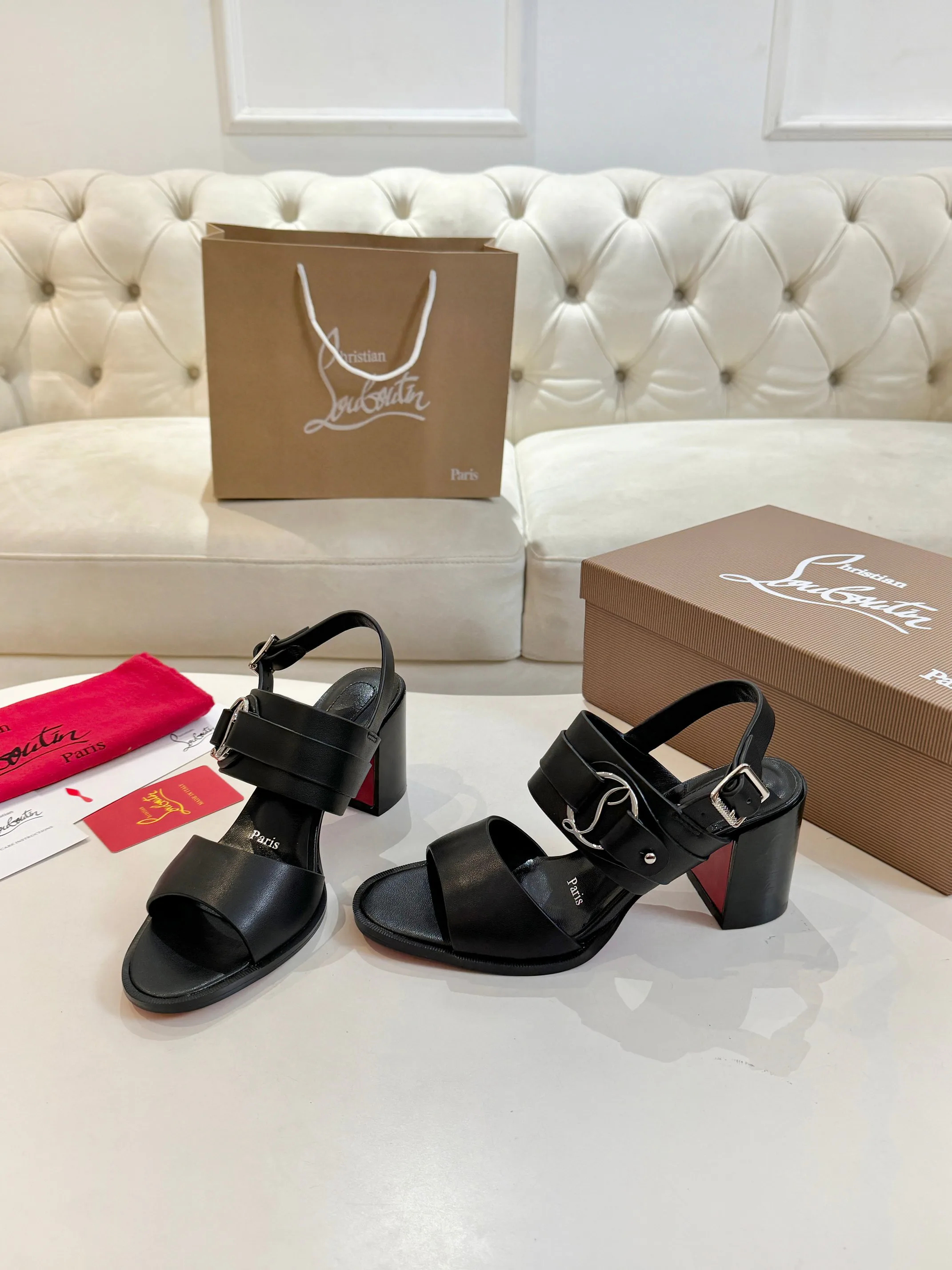Босоножки Женские Christian Louboutin 17038135