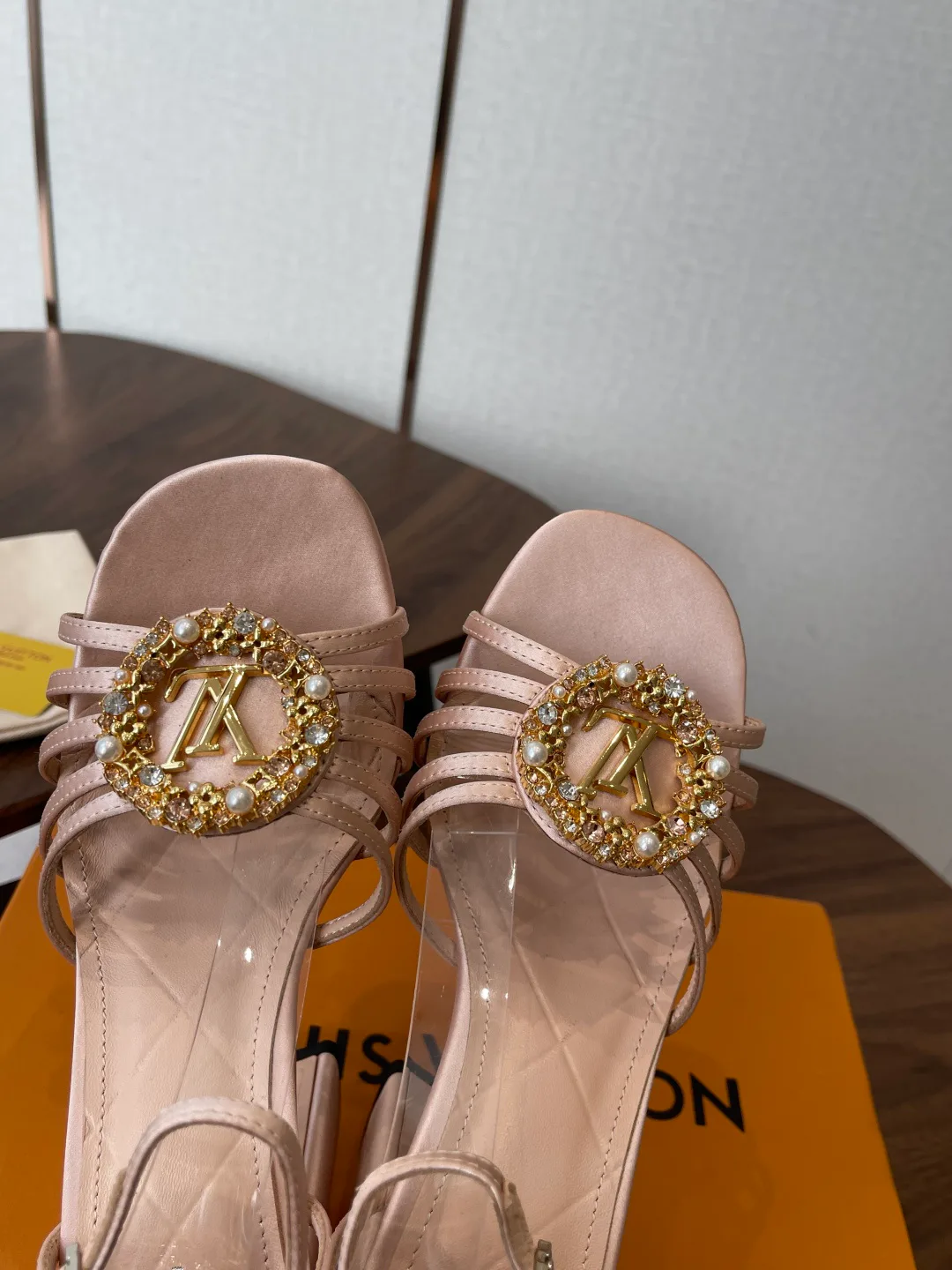 Босоножки Женские Louis Vuitton 11427935