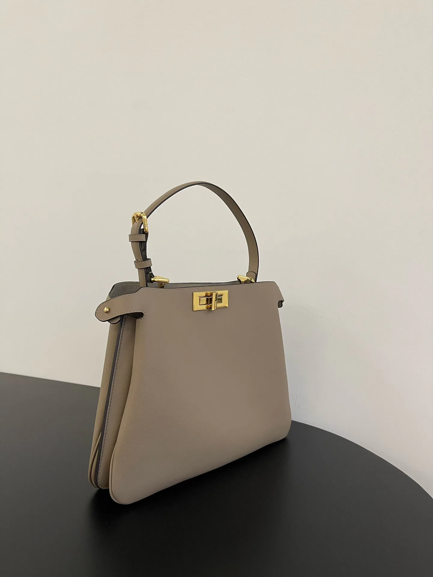 Классические Сумки Женские Fendi 13546269