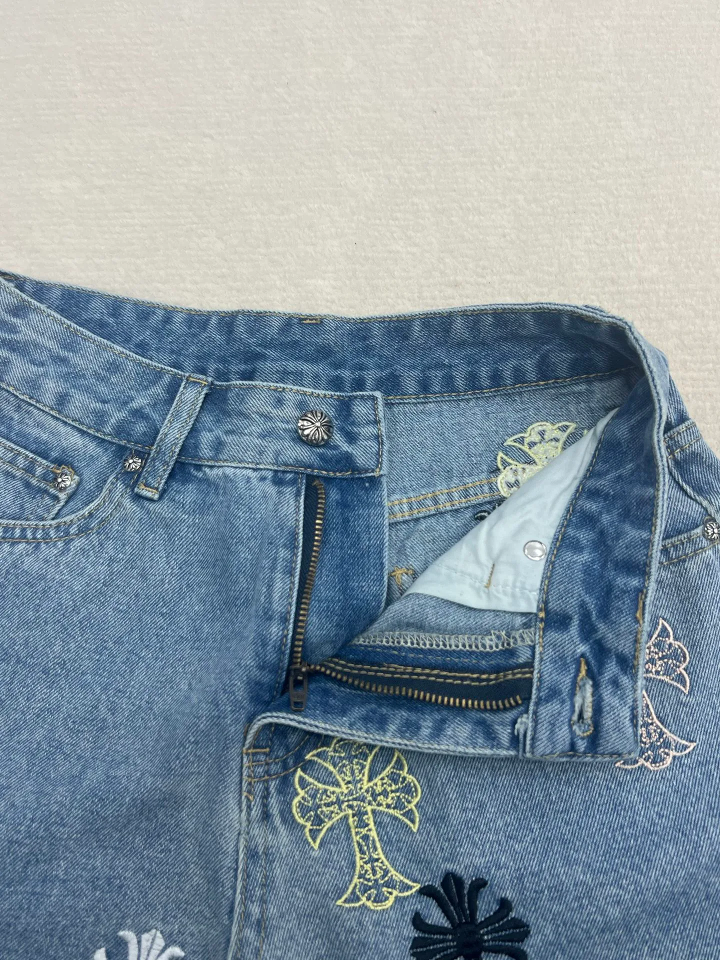 Шорты Женские Chrome Hearts 11688552