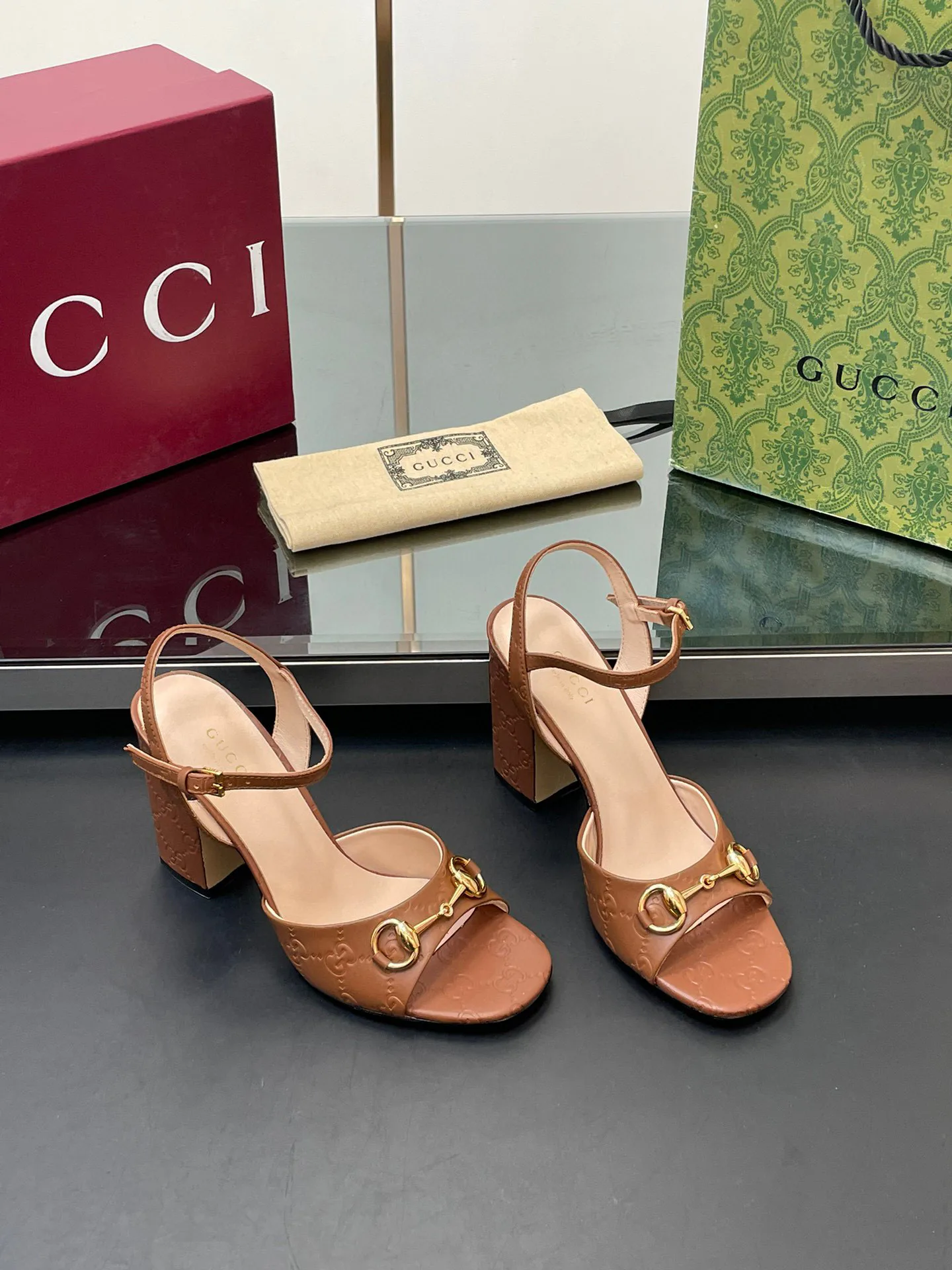 Босоножки Женские Gucci 17614708