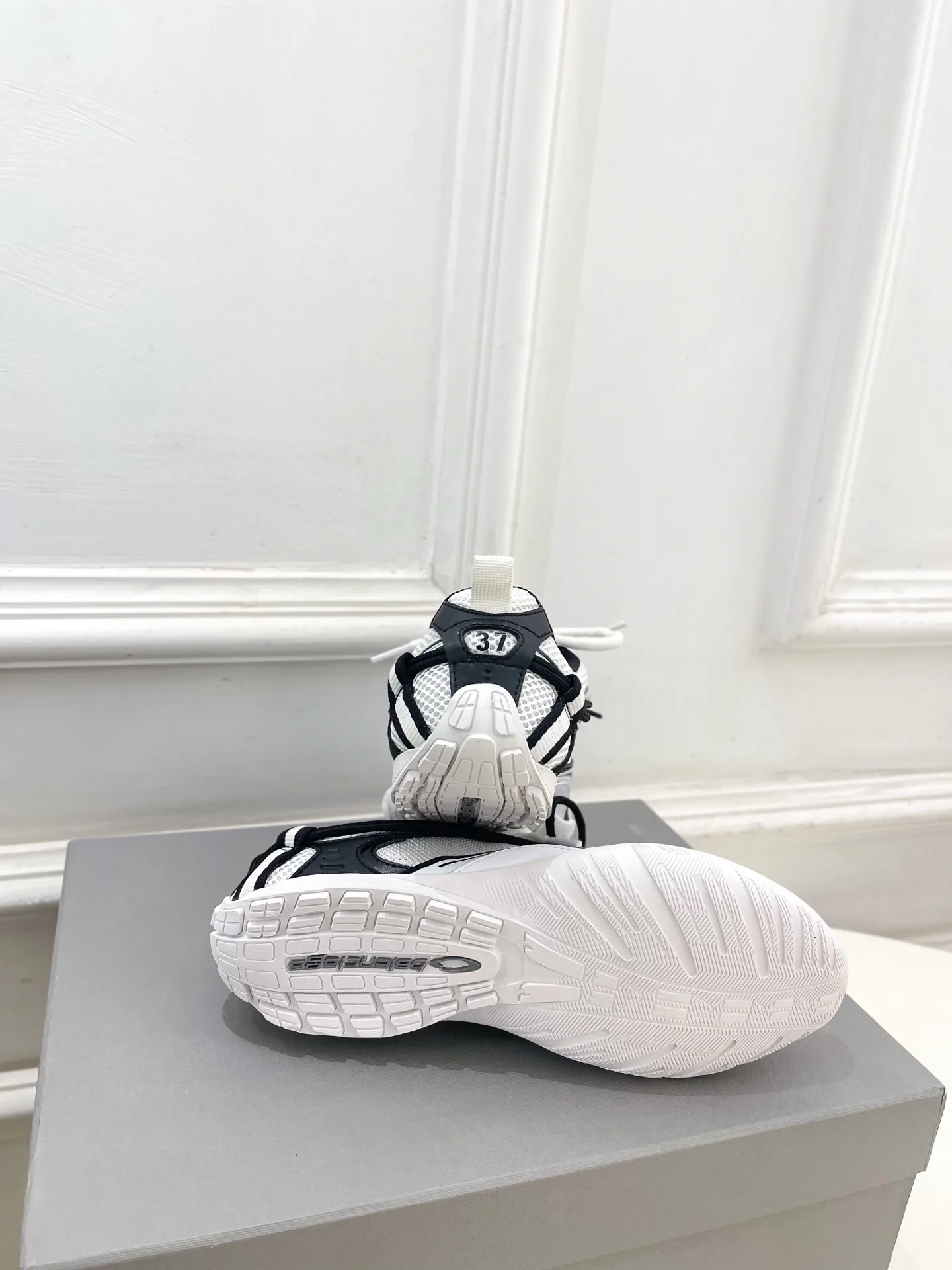 Кроссовки Женские Balenciaga 13340929