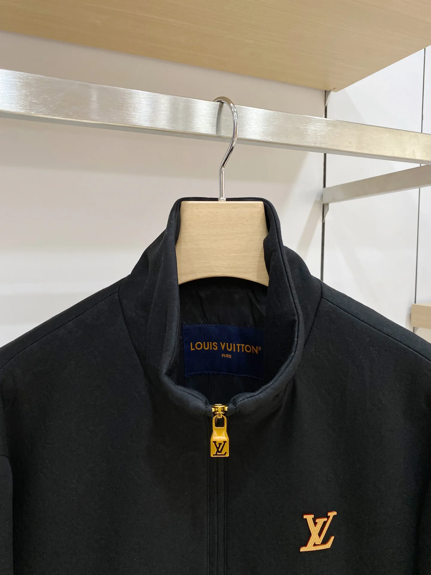 Куртки И Пуховики Женские Louis Vuitton 18178226