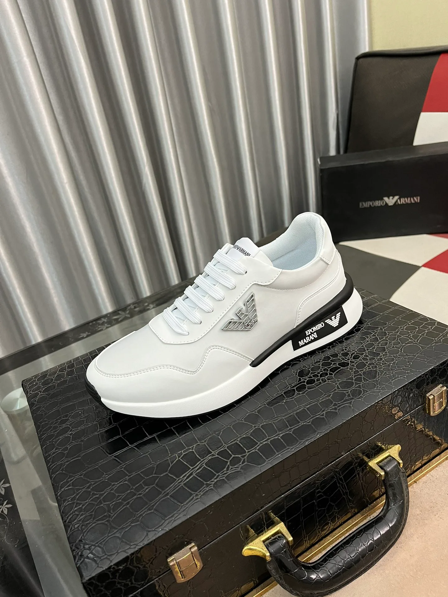 Кроссовки Женские Armani 588001