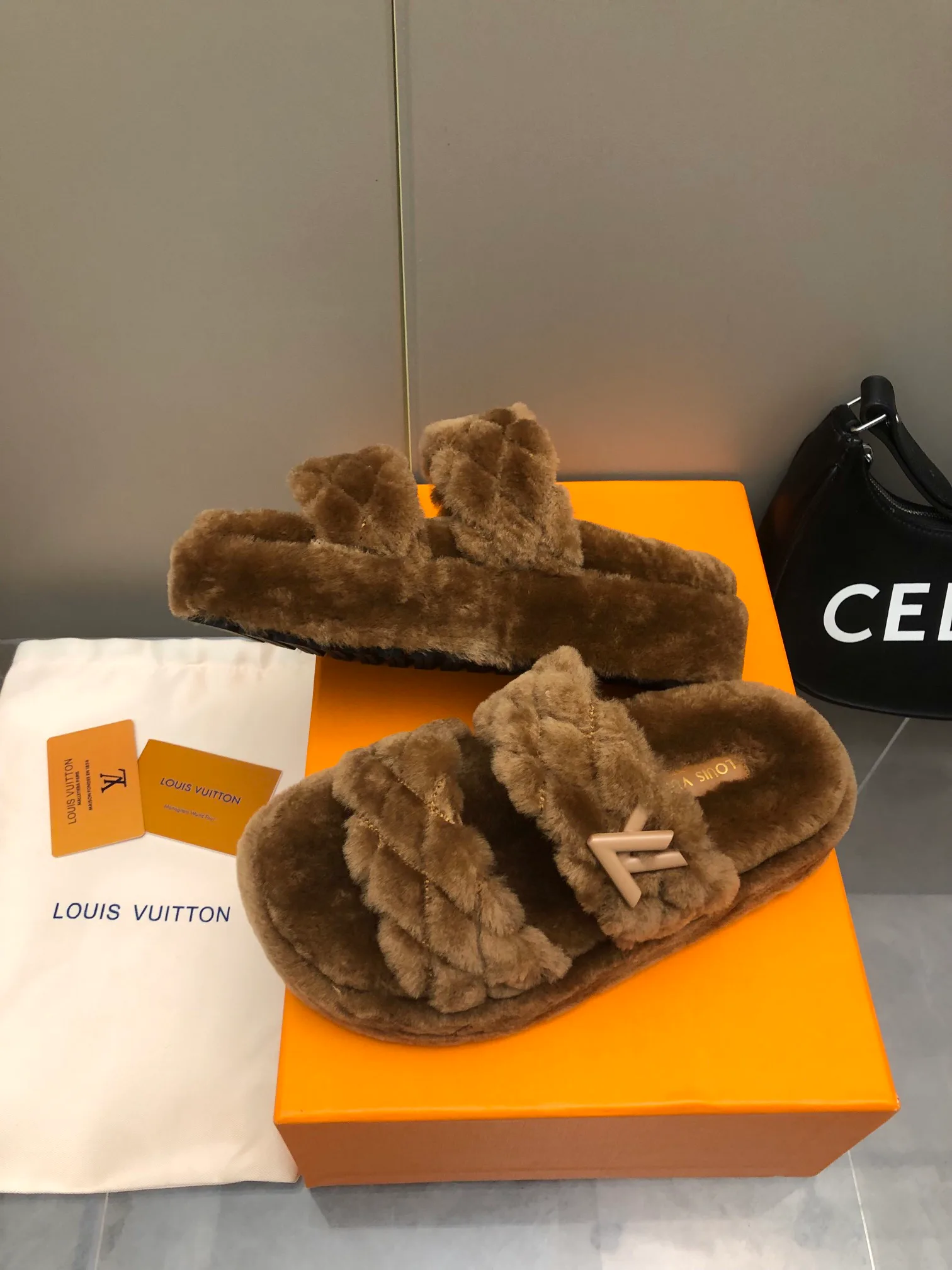 Тапочки Женские Louis Vuitton 86915