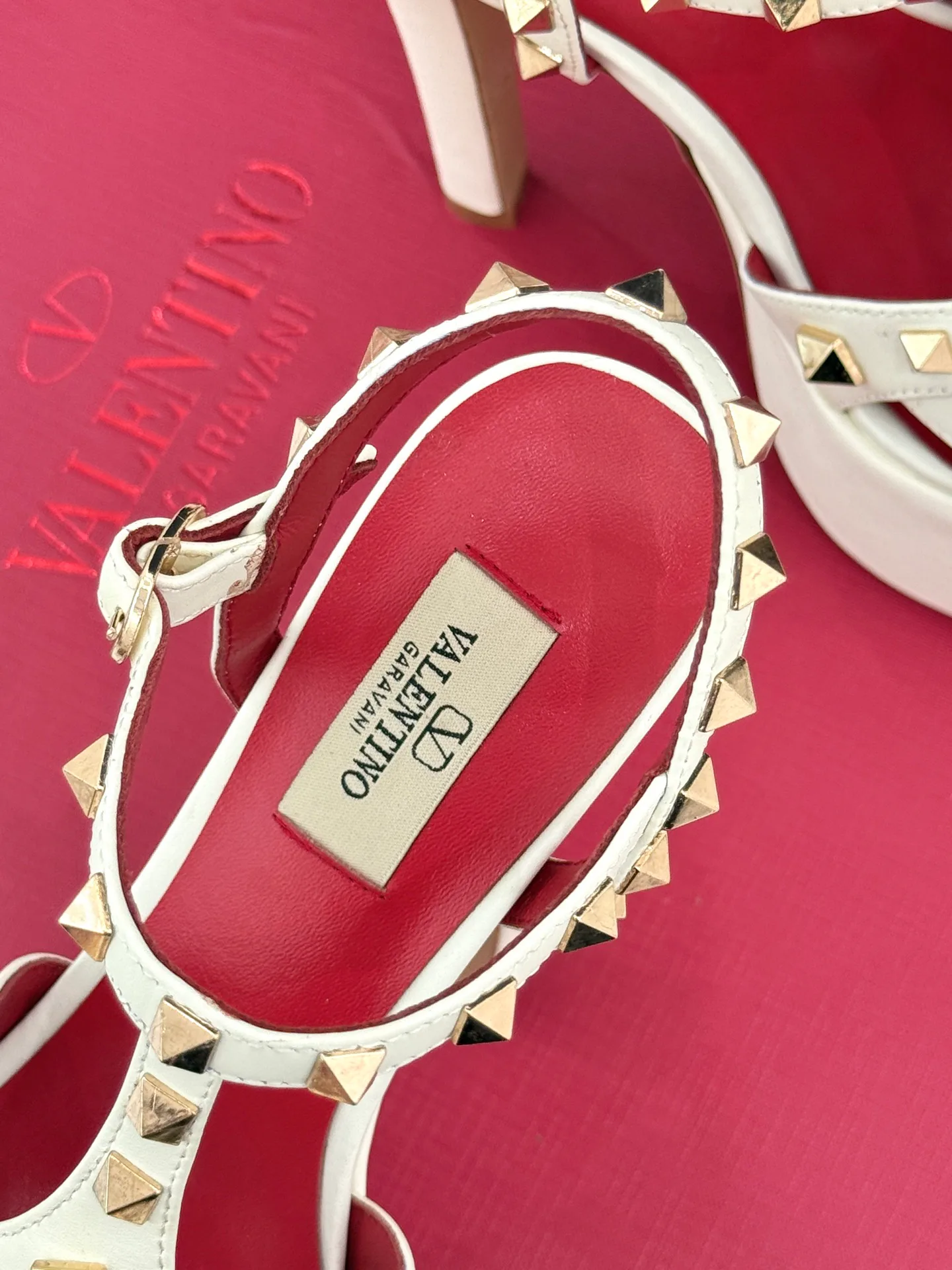 Босоножки Женские Valentino 18198294
