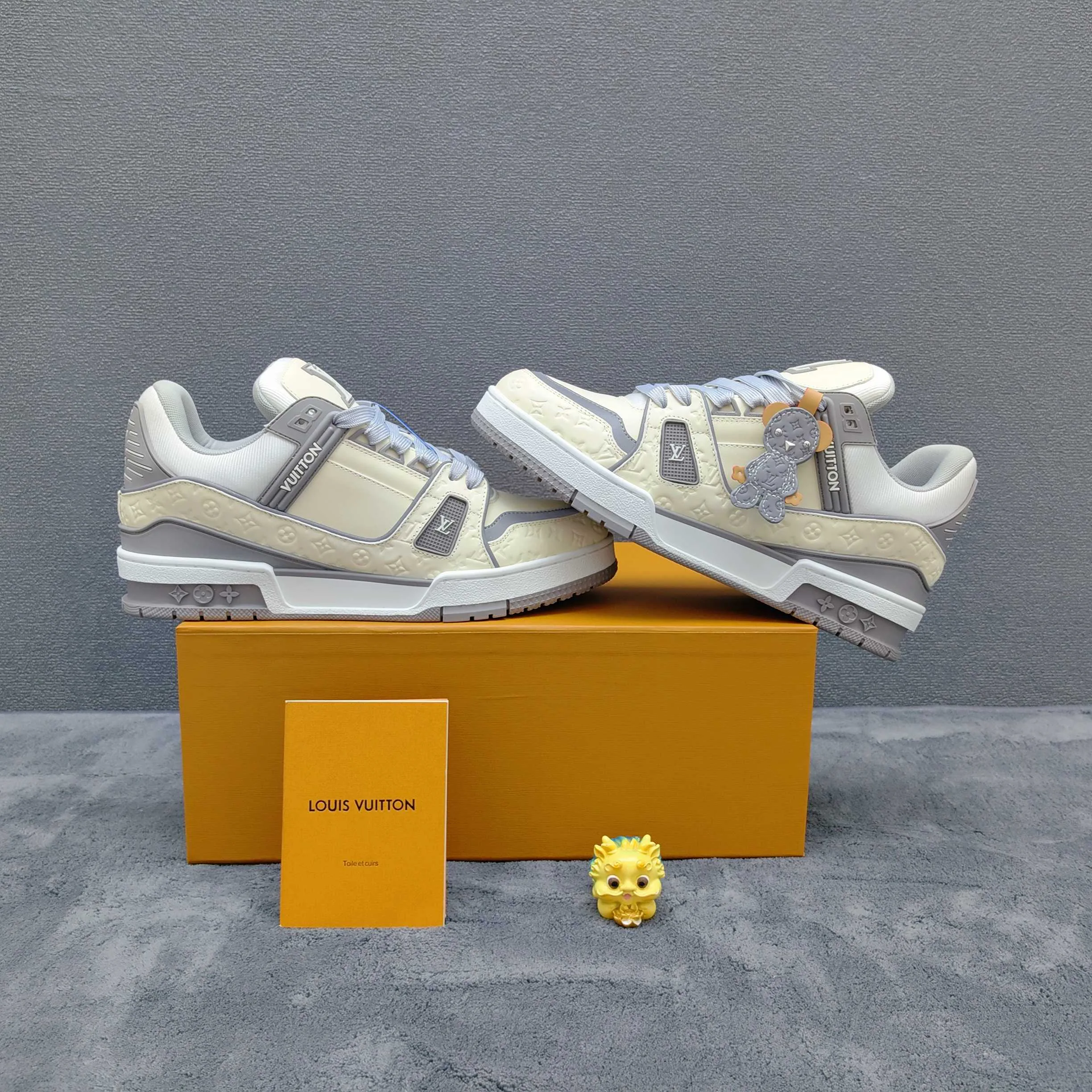 Кроссовки Женские Louis Vuitton 17957148
