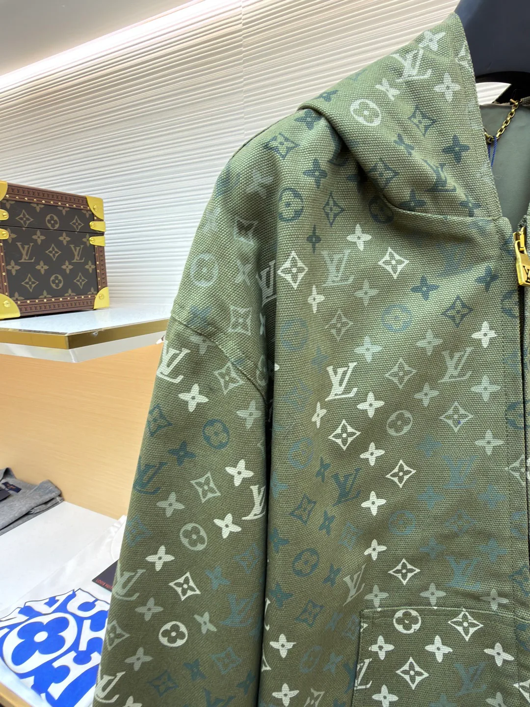 Куртки И Пуховики Мужские Louis Vuitton 1270669