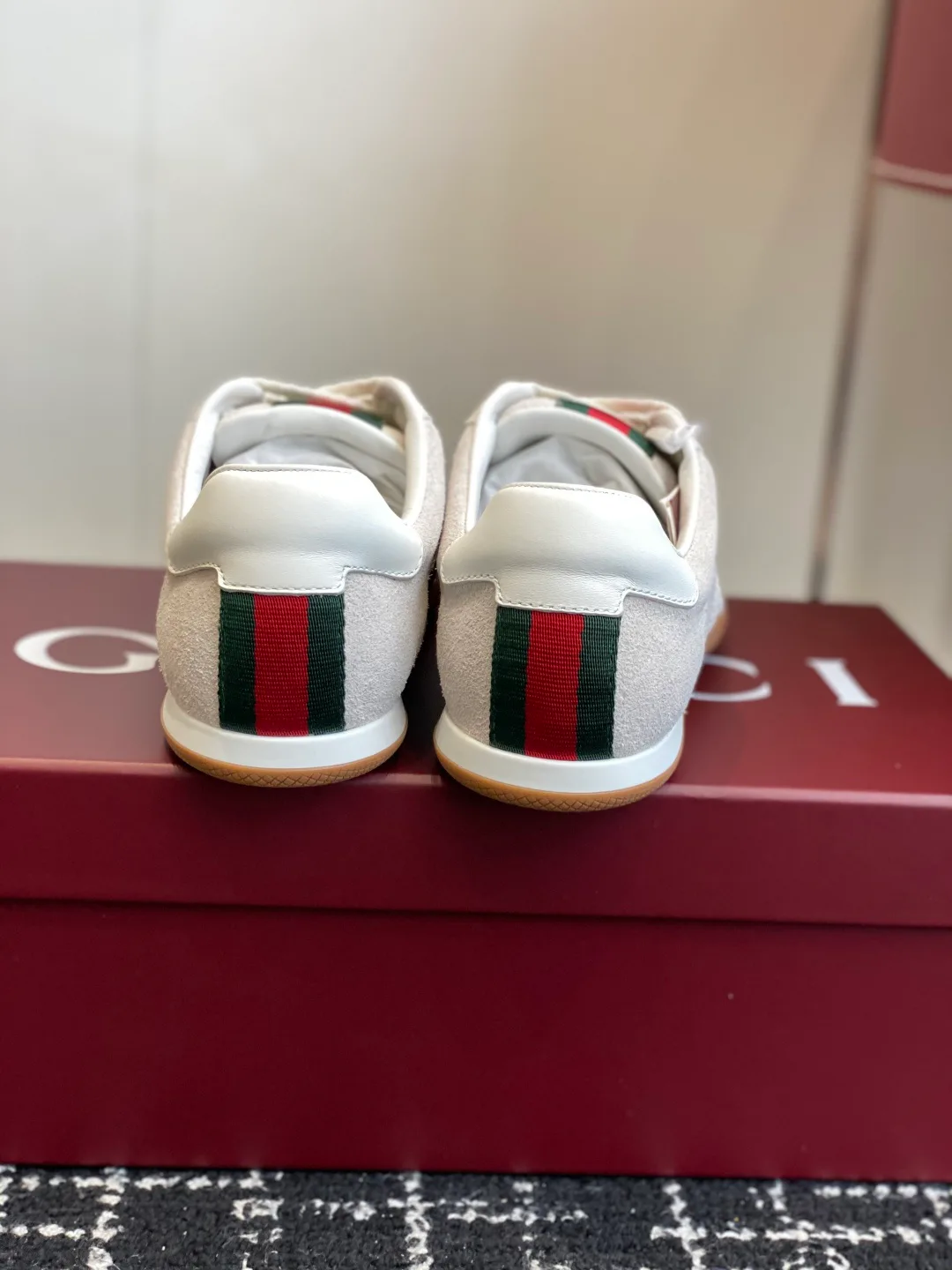 Кроссовки Женские Gucci 11373269